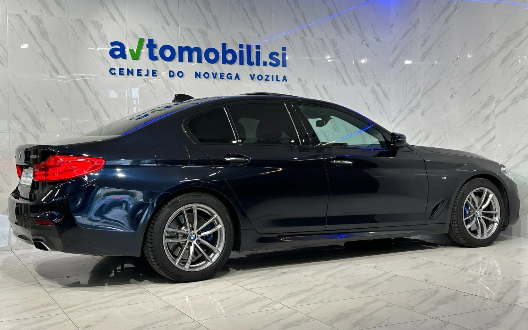 Zunanja slika - BMW serija 5: - 530d xDrive |M-Sport|Pano|4WS|Kamera|HUD|Memory| - 5