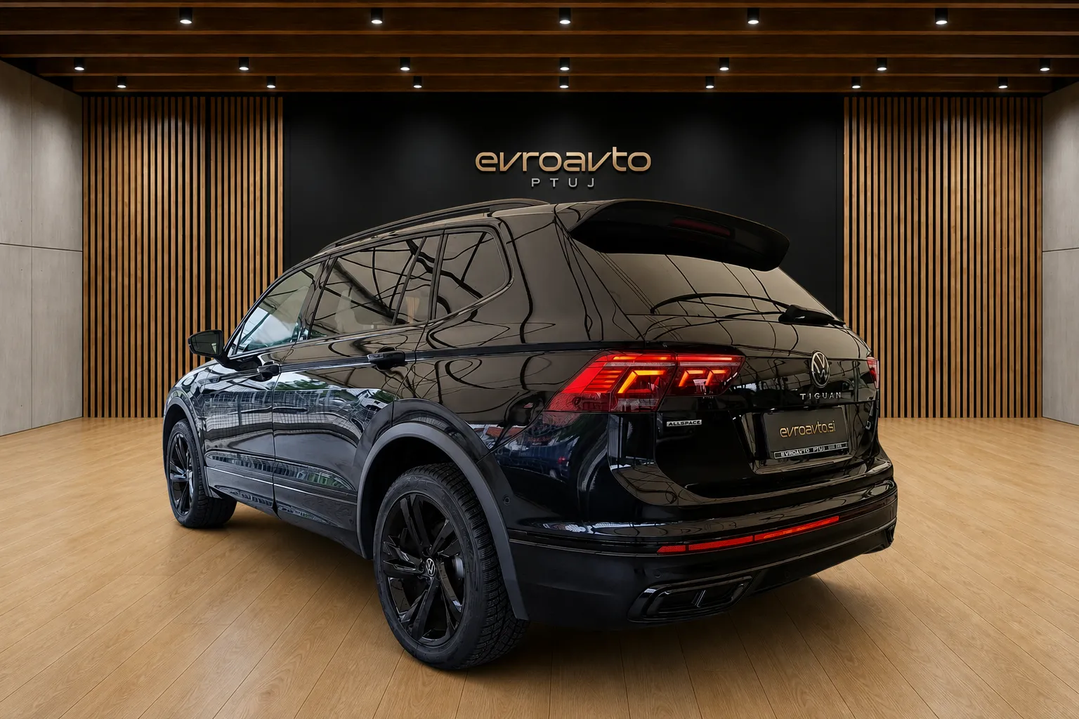 Notranja slika - Volkswagen Tiguan Allspace - 2.0 TDI•R-Line•4MOTION•DSG•147kW•IQ Light•Kamera•. - 7