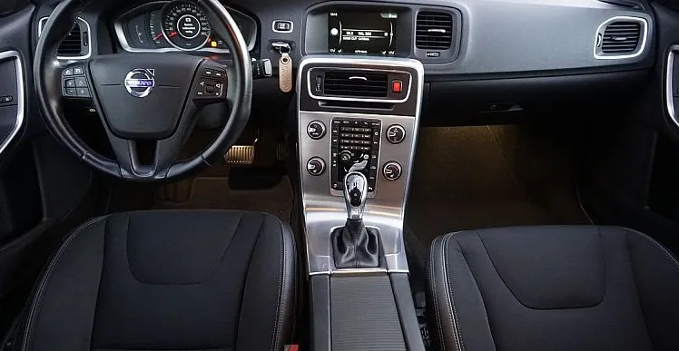 Zunanja slika - Volvo S60 - D3 A Momentum+ Xenon +Memory+ Alu 17 +Navi - 11