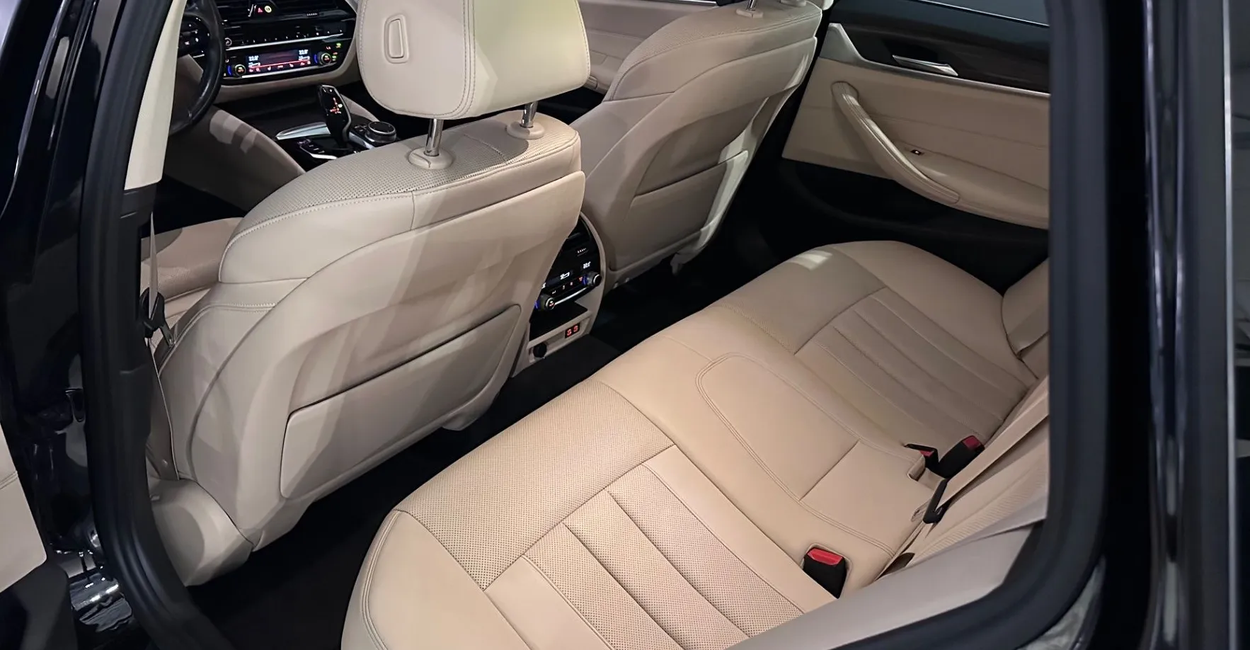Zunanja slika - BMW Serija 5 - Touring: 530e Touring Avt.-USNJE-KAMERA-VK-19COL-NAVI-HU - 11