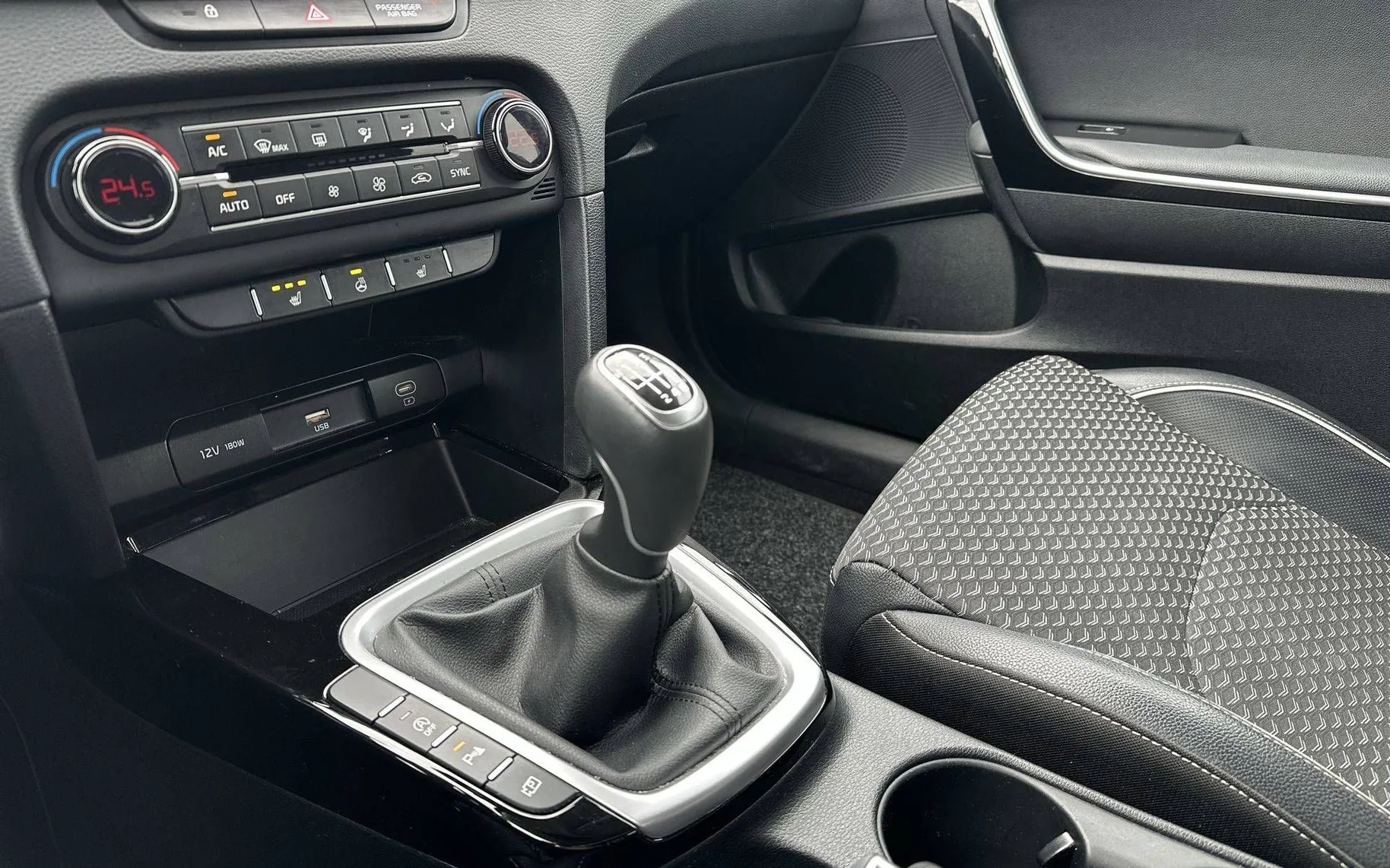Notranja slika - KIA XCeed - 1.5 T-GDI EX WAY - 20