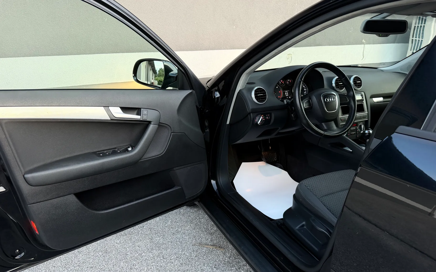 Zunanja slika - Audi A3 - Ambiente 2.0 TDI S-tronic F1 2.LASTNIK ALU 16. - 16
