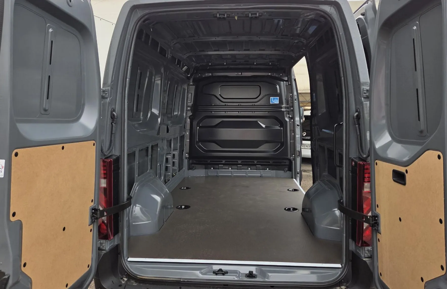 Zunanja slika - Renault Master - L3H2P2 150 dCi - 11