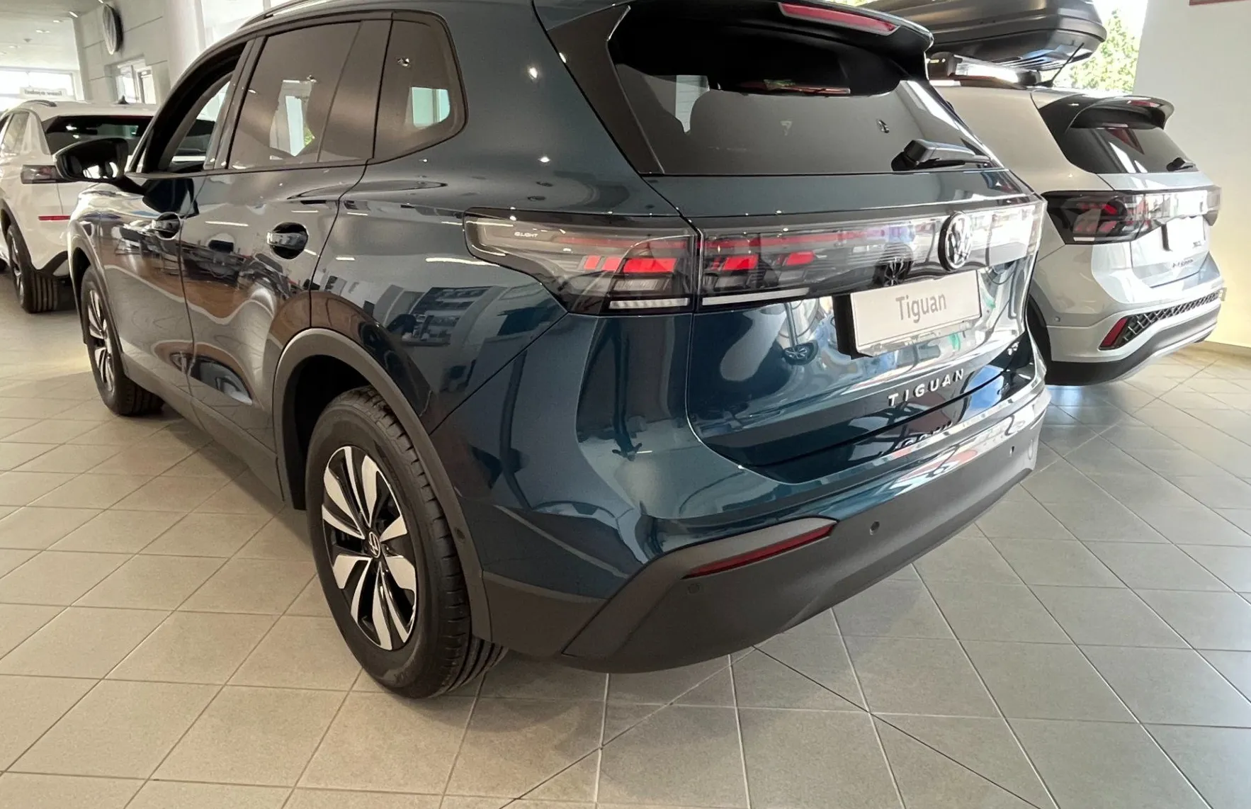 Zunanja slika - Volkswagen Tiguan - 1.5 eTSI BMT 4All DSG - 3