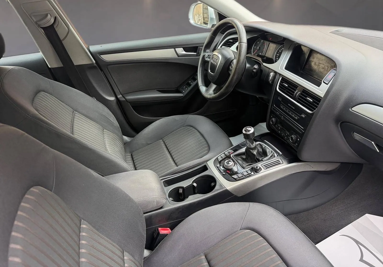 Notranja slika - Audi A4 Avant - avant 2.0 TDI 105 kW - 10