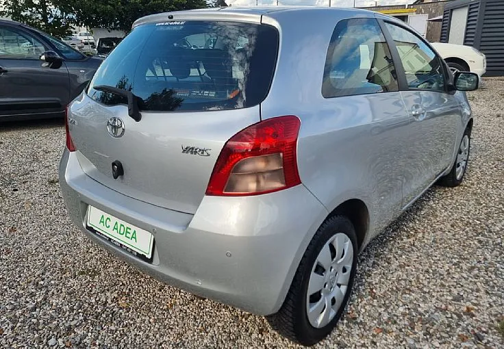 Zunanja slika - Toyota Yaris - 1.3 VVT-i SLOVENSKO POREKLO - BREZ POLOGA - 4