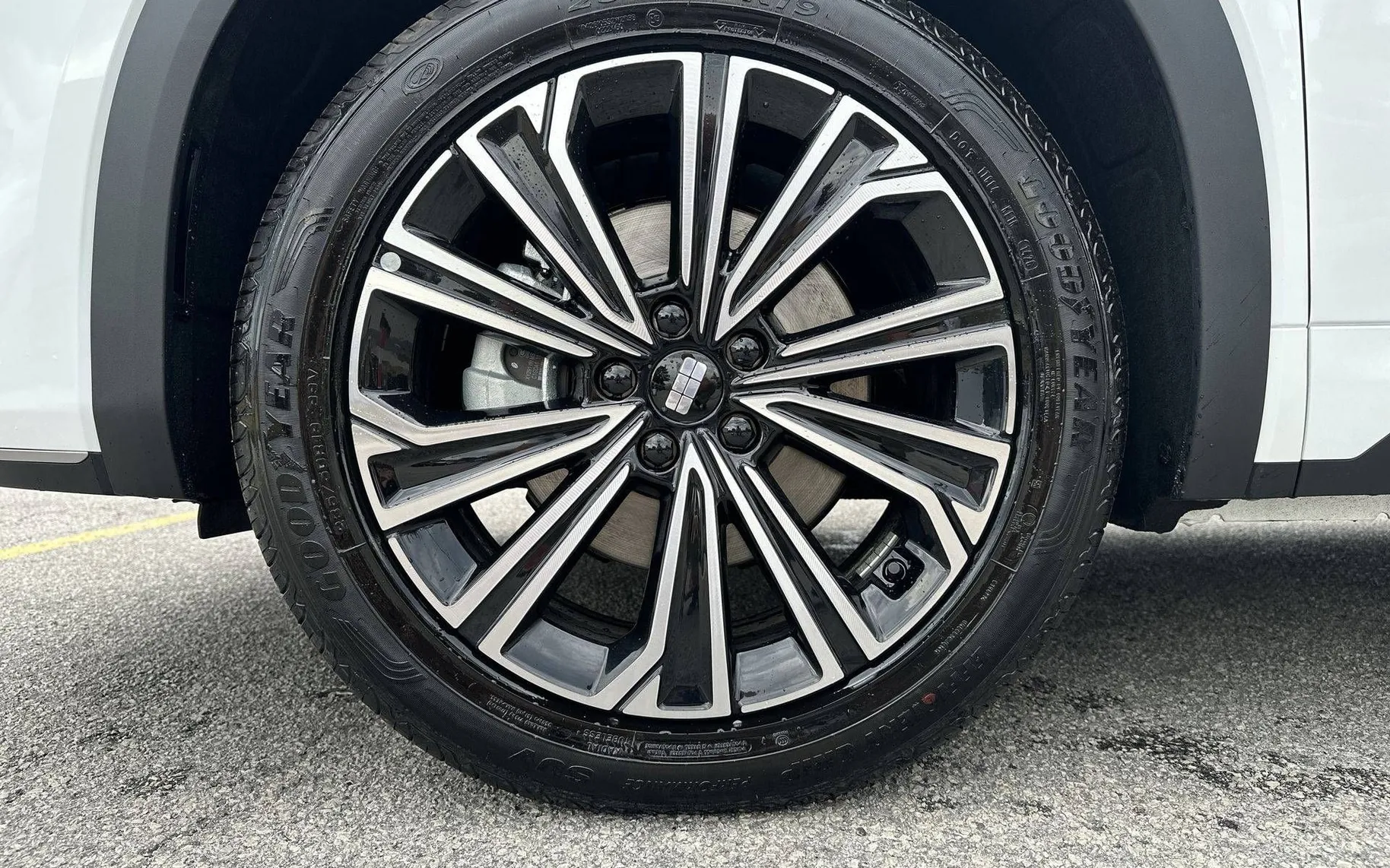 Notranja slika - Geely StarRay EM-i - Plug-In Hybrid 1.5 Max Avt. - 9