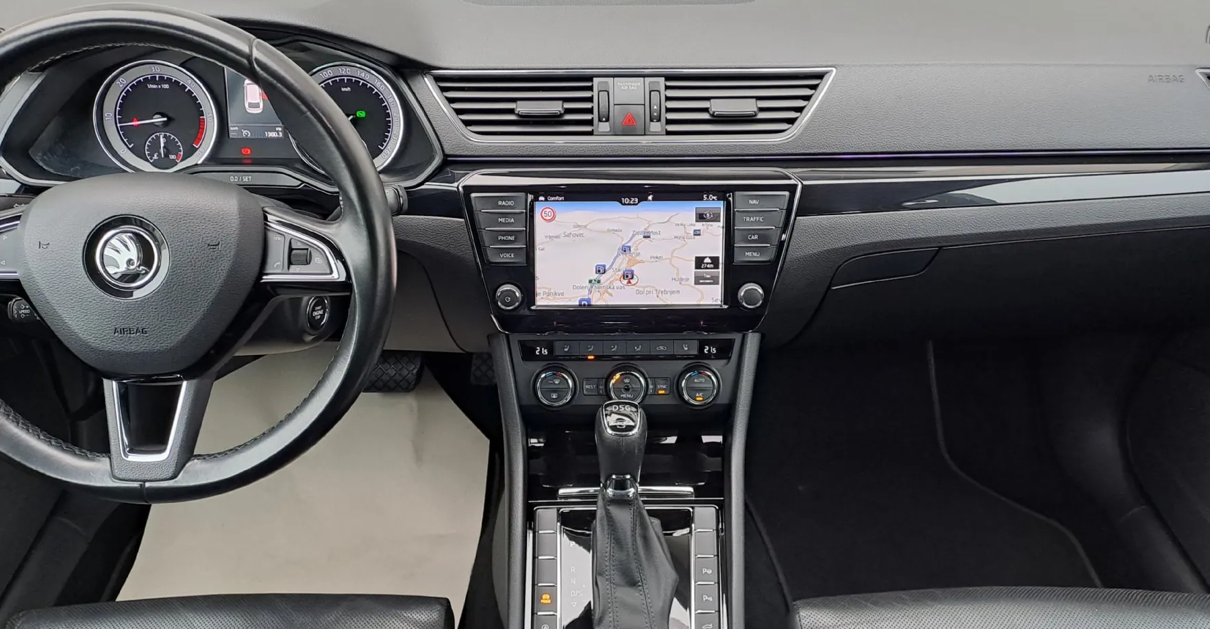 Zunanja slika - Škoda Superb - 2.0 TDI L K Combi 110 kW - 11