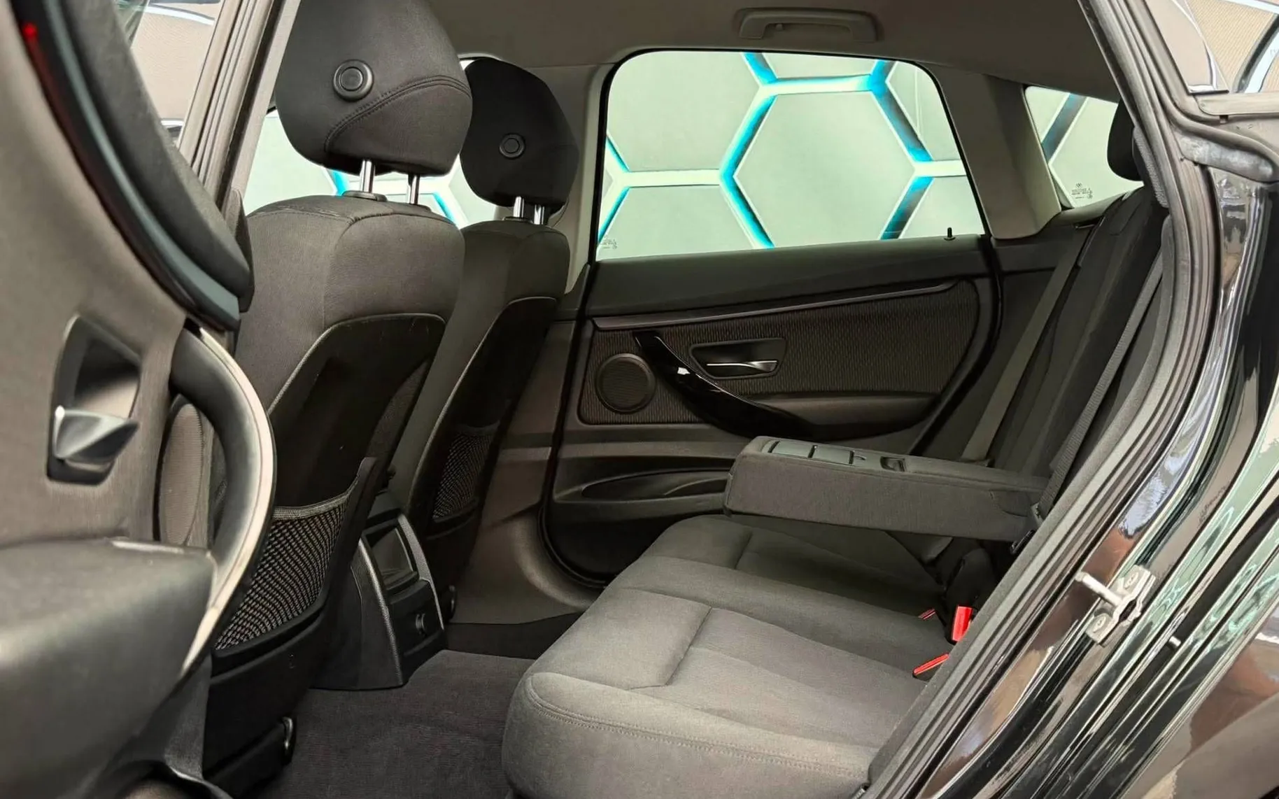 Notranja slika - BMW serija 3 Gran Turismo: - 318D•FACELIFT•XENON+LED•HEAD UP•360 KAMERE•NAVI• - 10