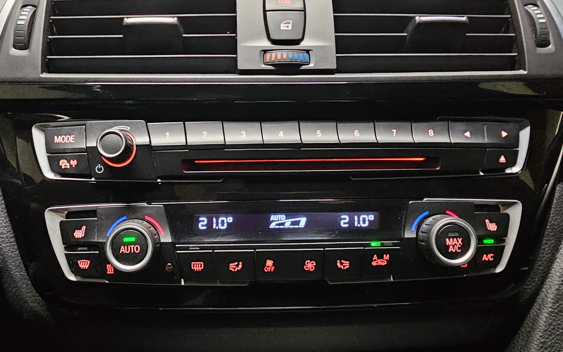 Notranja slika - BMW Serija 3 - 320d xdrive touring M sport - 17
