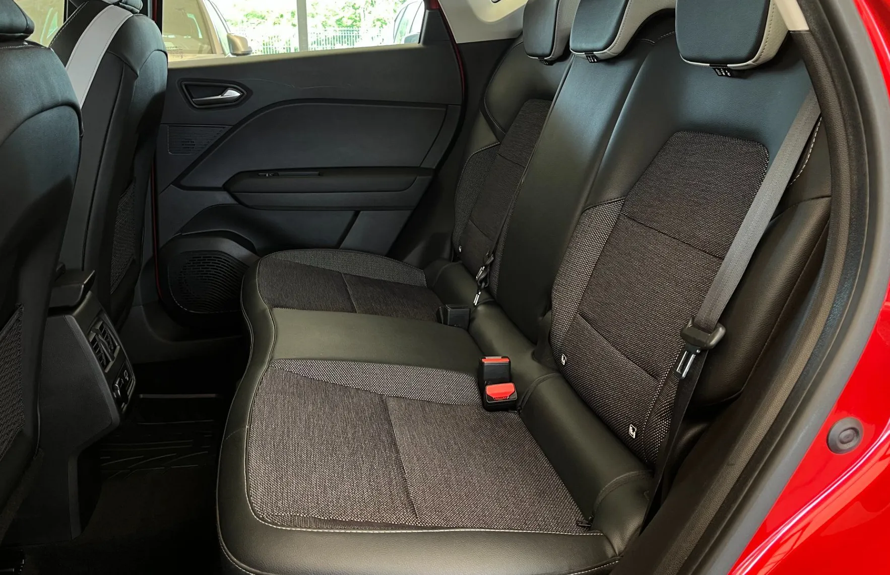 Zunanja slika - Renault Captur - TCe 90 Intens - 1. LASTNICA - SLOVENSKI - 9