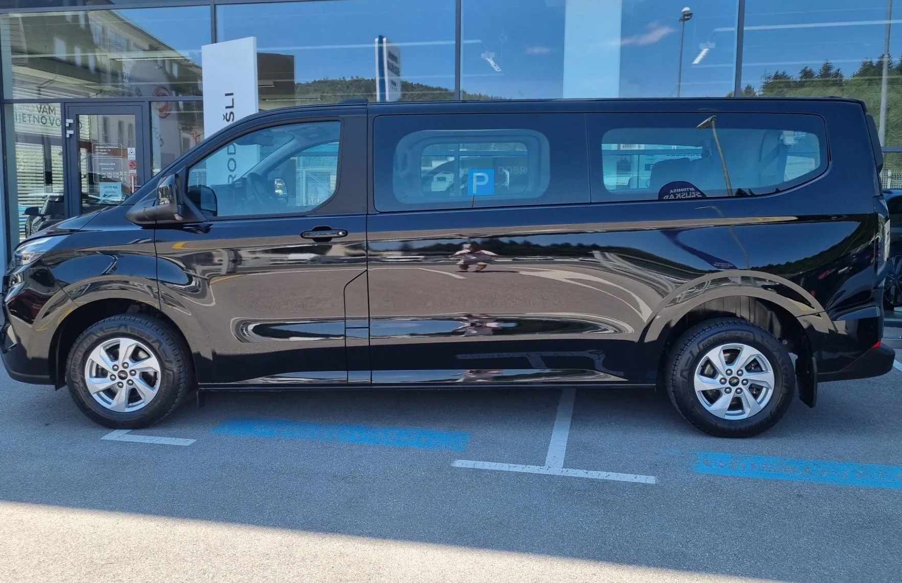 Zunanja slika - Ford Tourneo - Custom 2.0 TDCi TREND L2 - 9 SEDEŽEV - TOP OPREMA - 5