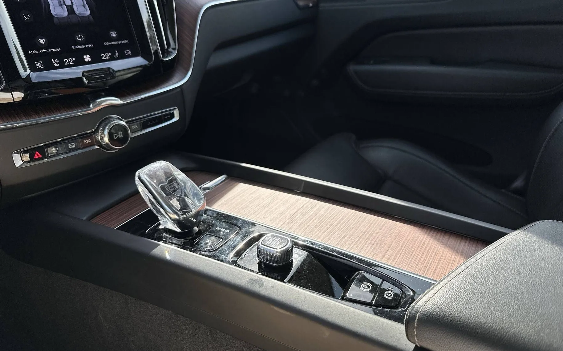 Notranja slika - Volvo XC60 - B5 P AWD Plus Dark Avt. - 20