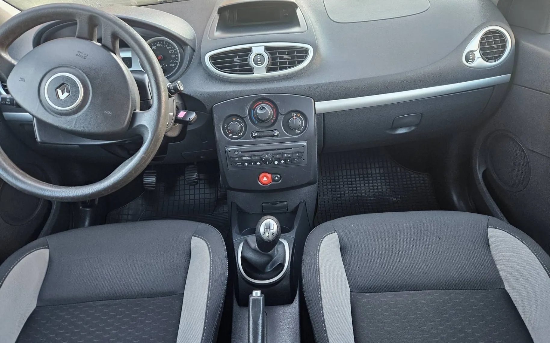 Notranja slika - Renault Clio - 1.2 16V SLO KLIMA - 10