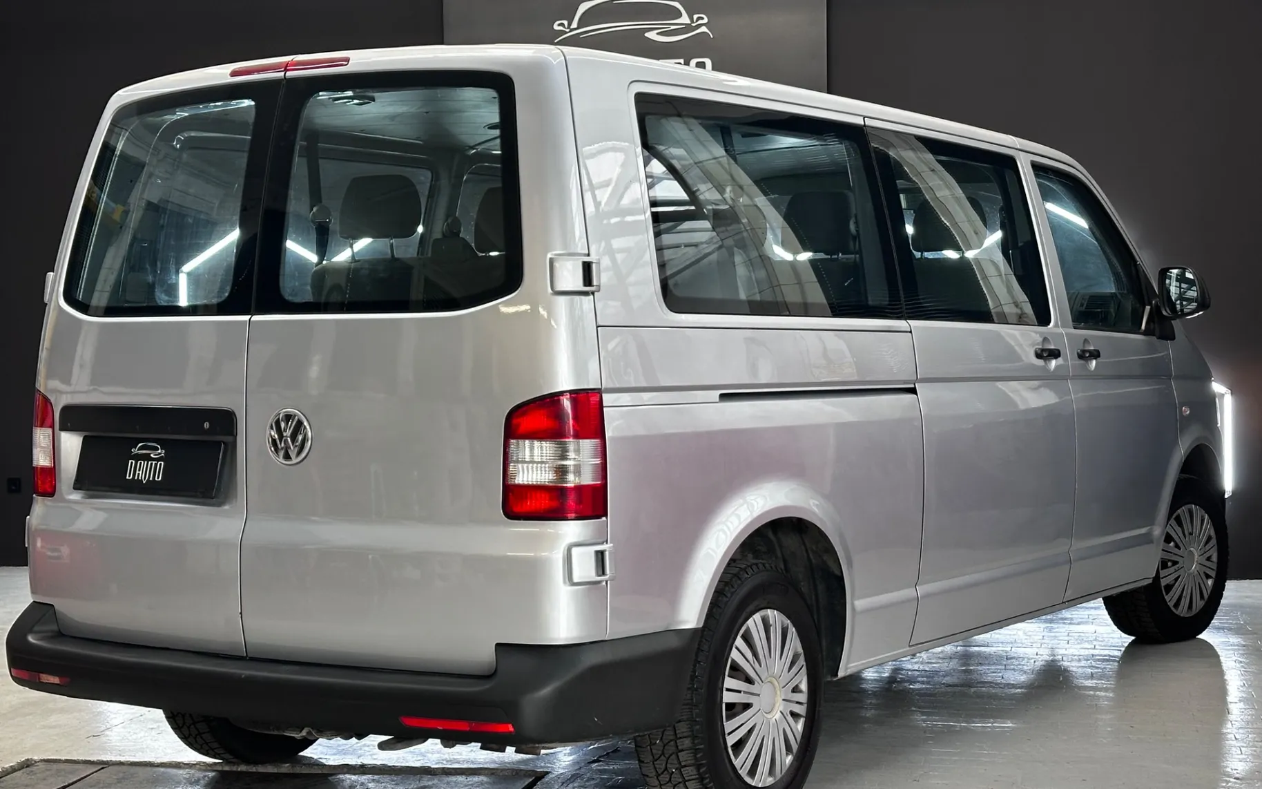 Notranja slika - VW Transporter - 2.0 TDI 9 SEDEŽEV... - 8