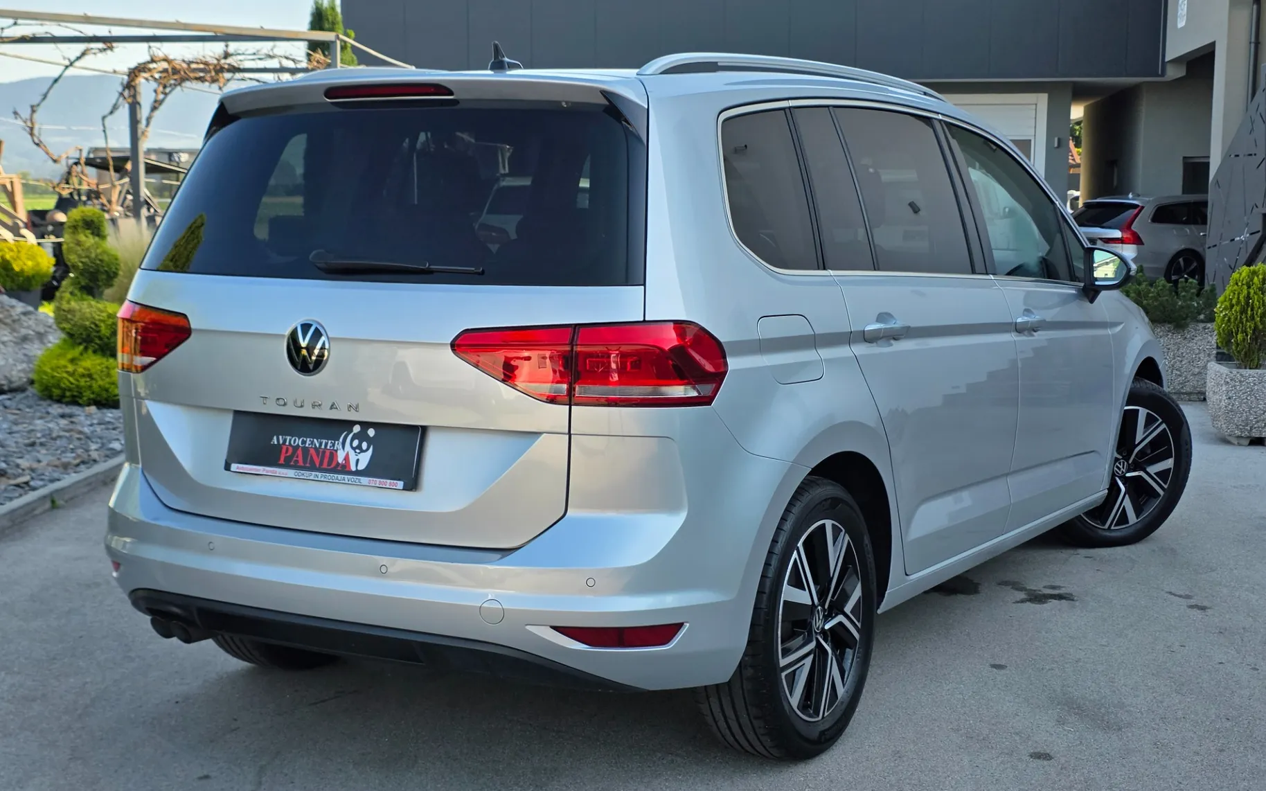 Zunanja slika - Volkswagen Touran - 2.0 DSG - 4