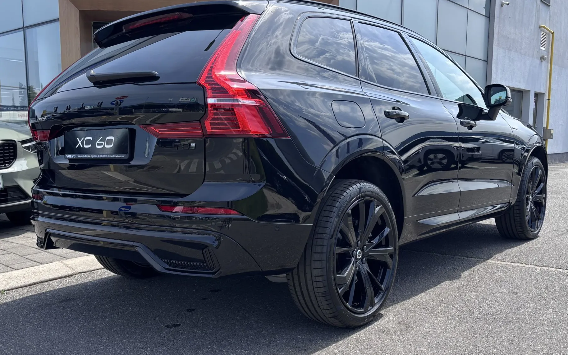 Zunanja slika - Volvo XC60 - T8 TwE Ultra Black Edition - 4