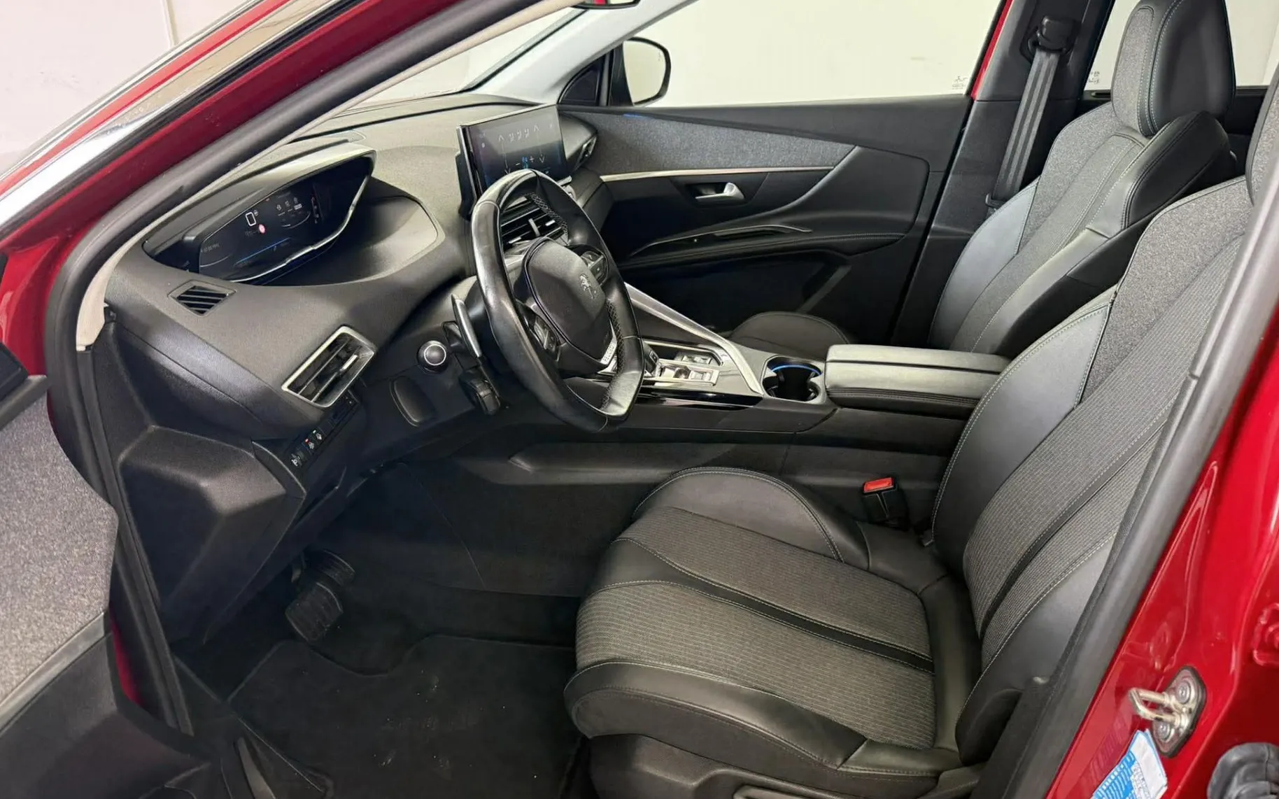 Notranja slika - Peugeot 5008 - 1.5 BlueHDI 130 S S Allure Pack Avt.KAMERA.LED.USN - 7