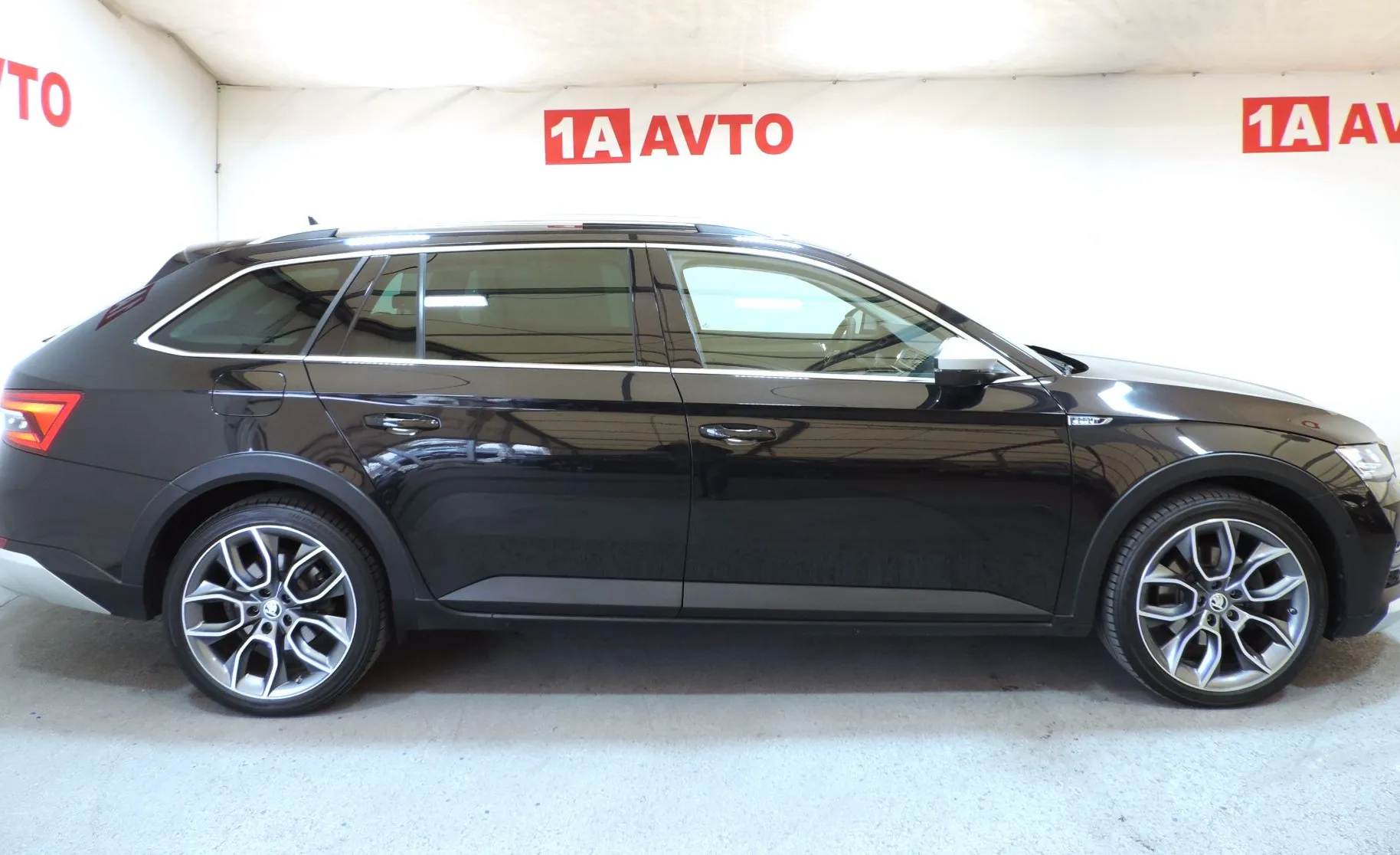 Zunanja slika - Škoda Superb - Combi Scout 4x4 2.0 TDI Ambition DSG KLJUKA-KAMERA - 21