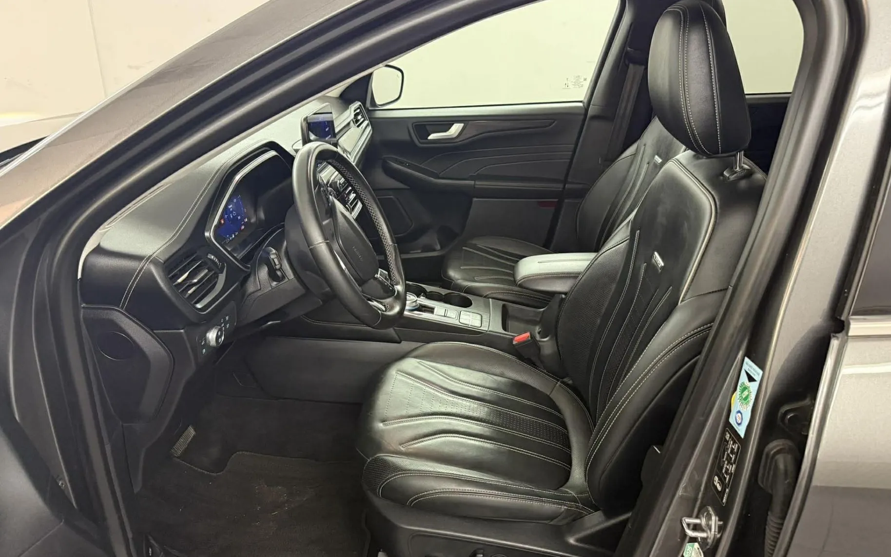 Notranja slika - Ford Kuga - 2.5 Vignale.NEMŠKI+4ALU.KAMERA.PANORAMA.KLUKA.LED - 8