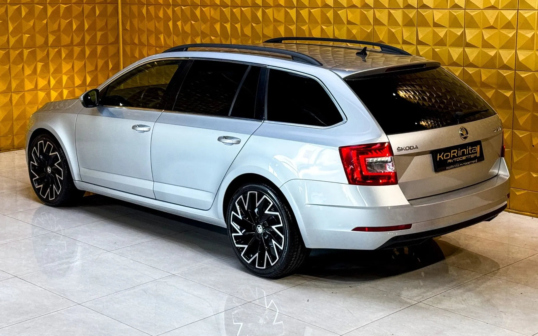 Notranja slika - Škoda Octavia - 2.0 TDI AUT. GRETJE-NAVI-TEMP-MULTIFUNKCIJA - 8