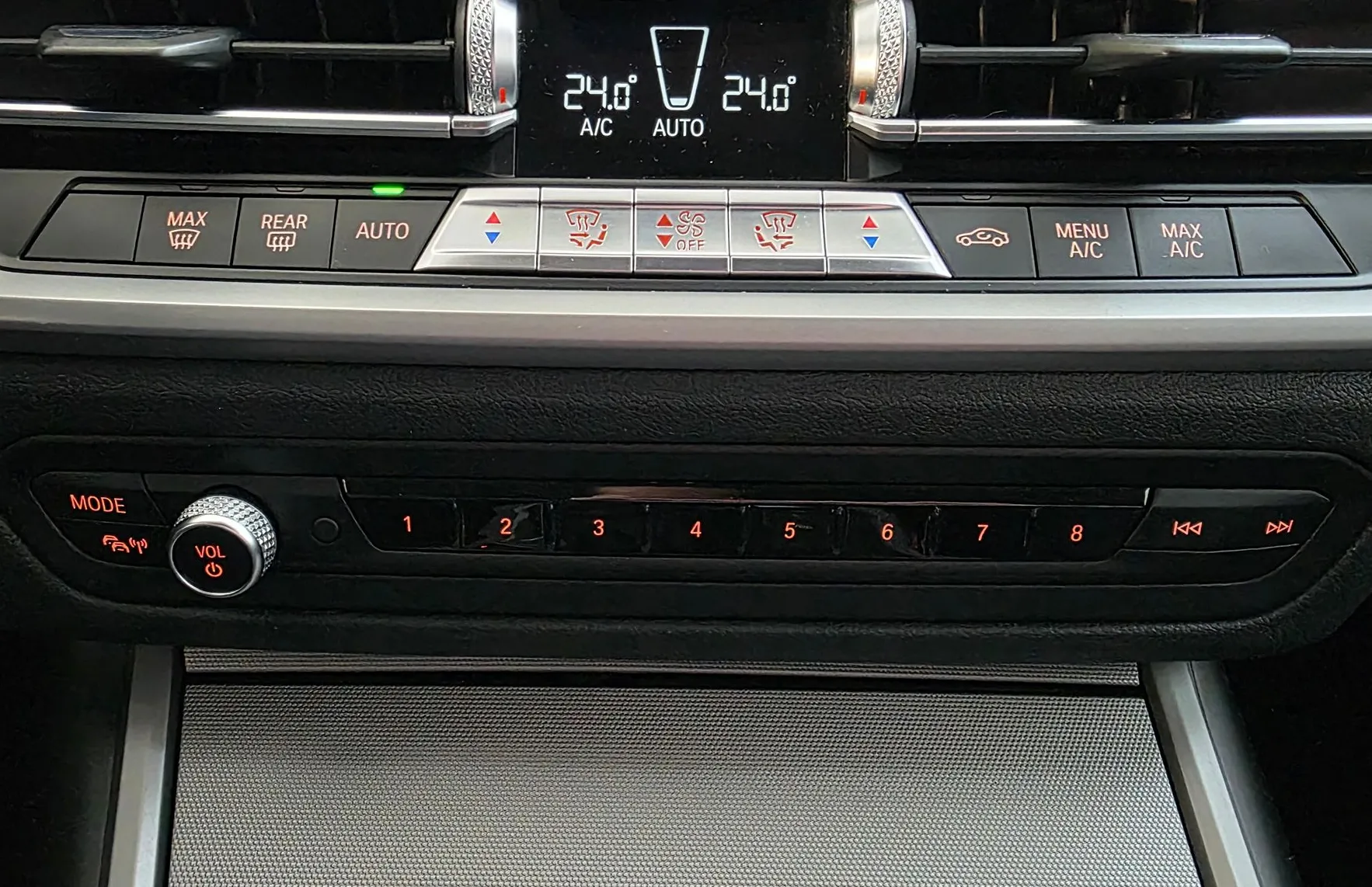 Zunanja slika - BMW Serija 3 - : 318d - LINE ASSIST - USNJE - FUL LED - TEMPOM4T - 12