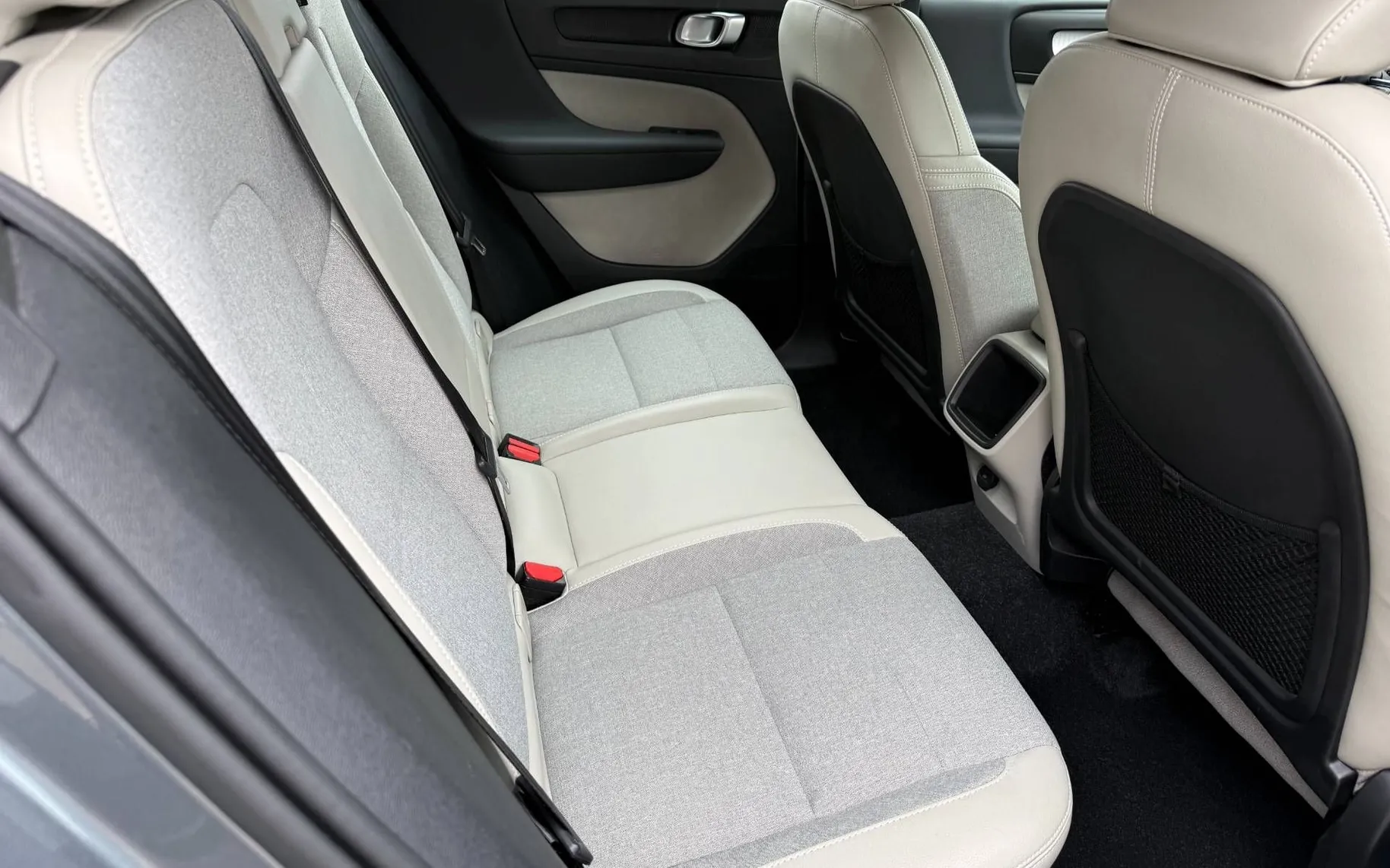Notranja slika - Volvo XC40 - D3 Momentum Avt.-1 LASTNIK-ALU-KAM-LED-VIRTUAL-NAV - 12