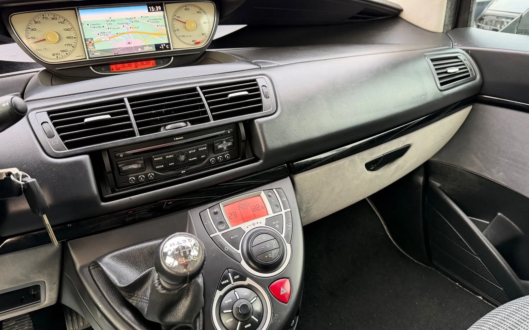 Zunanja slika - Citroën C8 - Tendance 2.0 HDi 160 BVM6 XENON 7 SEDEŽEV NAVI - 19