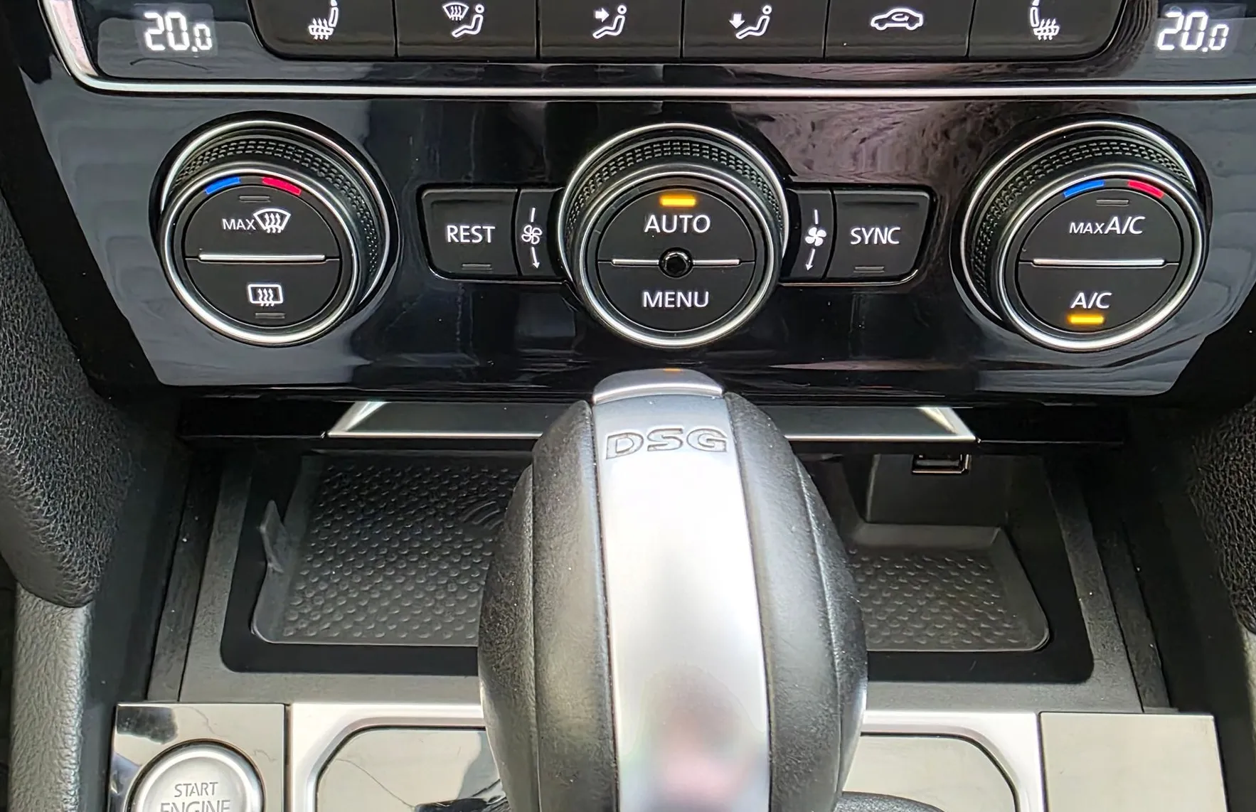 Zunanja slika - VW Passat - Variant 2.0 TDI - DSG - MRTVI KOT - LIN7 ASSIST - FUL LED - 12