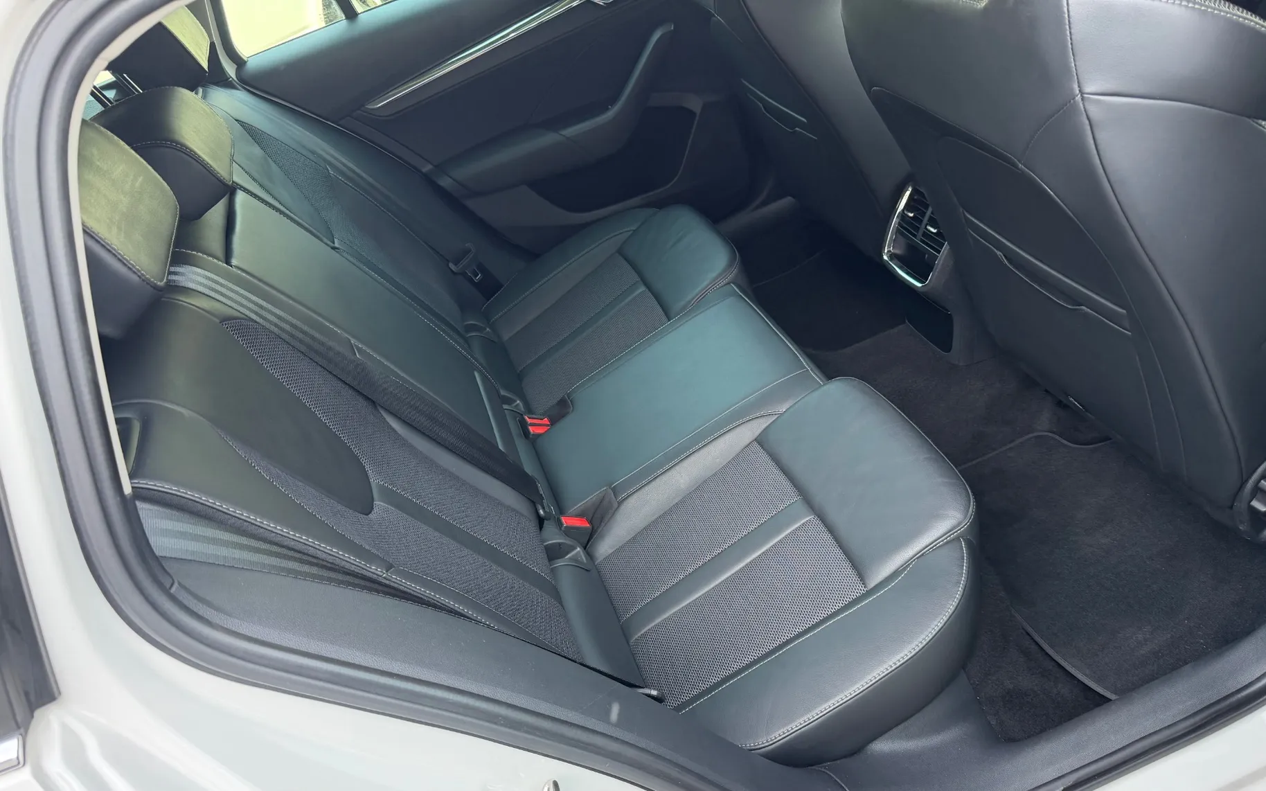 Zunanja slika - Škoda Octavia - 2.0TDI Style DSG 150PS MATRIX ACC PRIKLOP ALU17 - 2