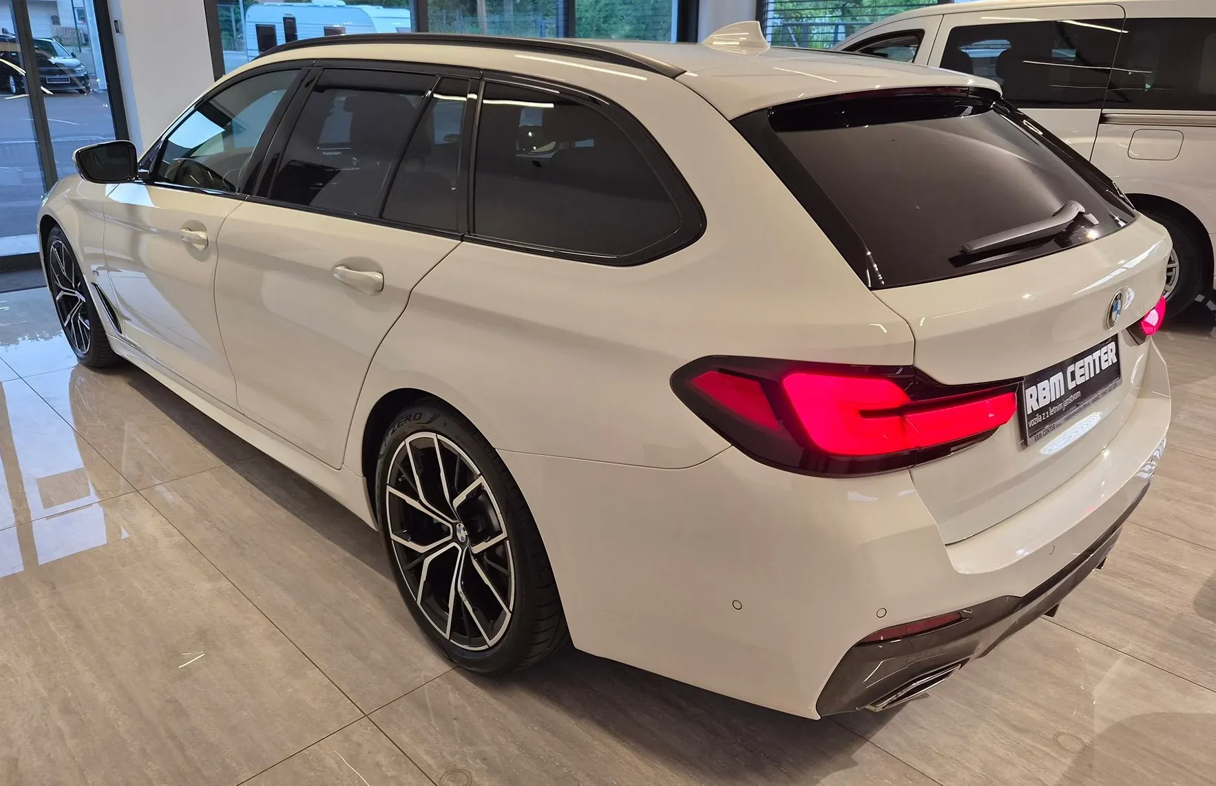 Zunanja slika - BMW Serija 5 - Touring: 520d xDrive MSPORT|LASER|HUD|VL.KLJUKA|KEYLESS| - 4