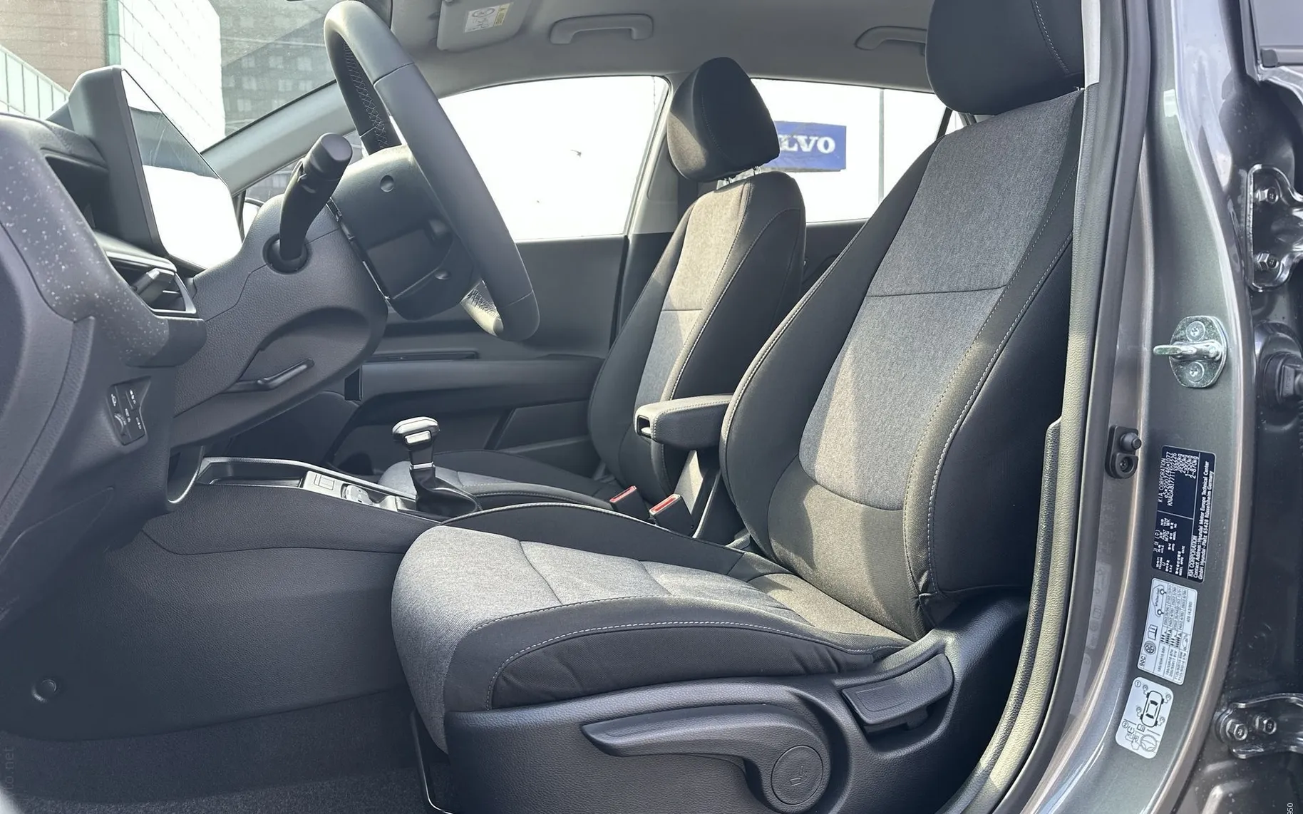 Notranja slika - KIA Stonic - 1.0 T-GDi LX Life DCT... - 10