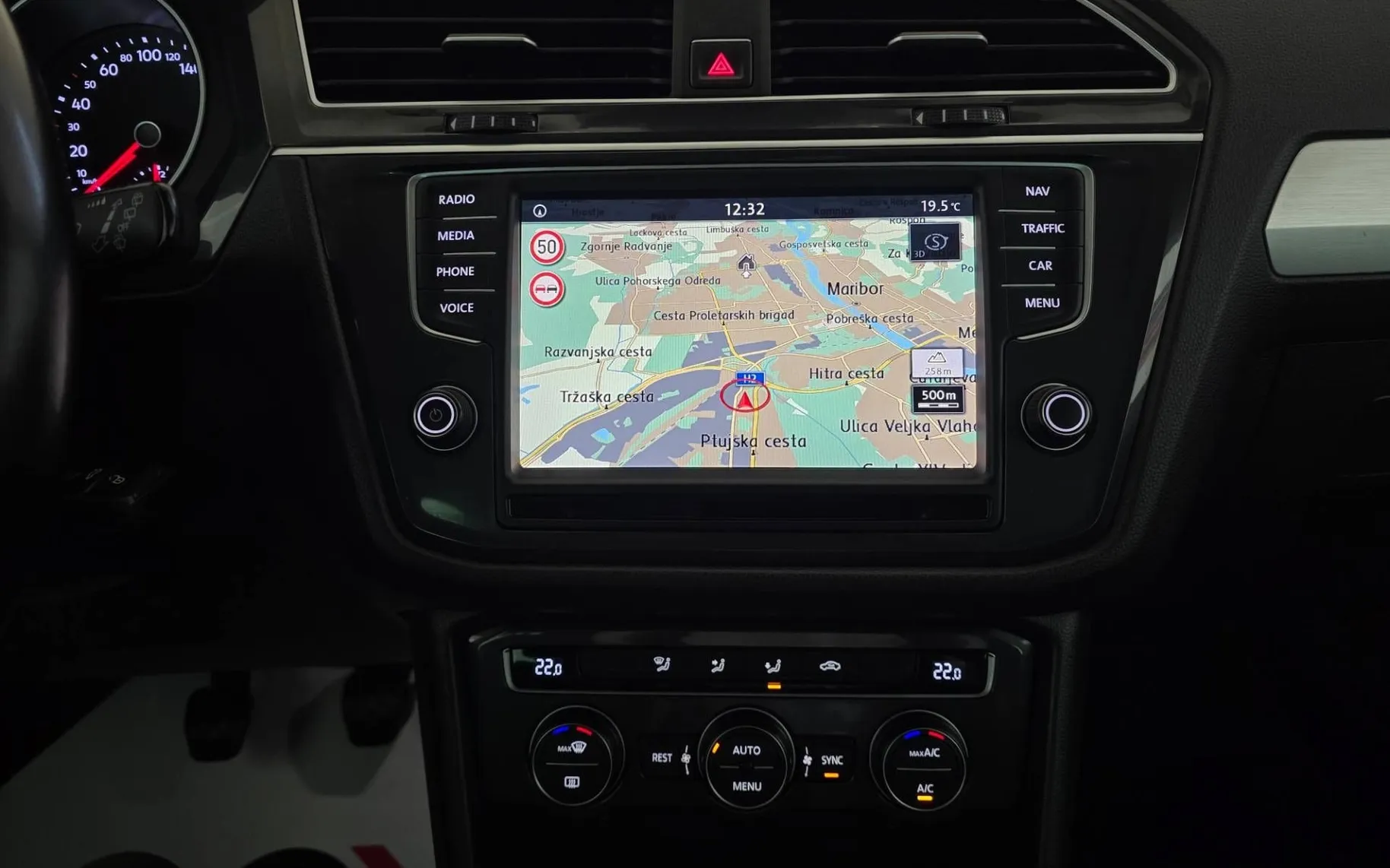 Notranja slika - Volkswagen Tiguan - 2.0 TDI BMT Comfortline - FULL LED.navi.kamera.ACC - 12
