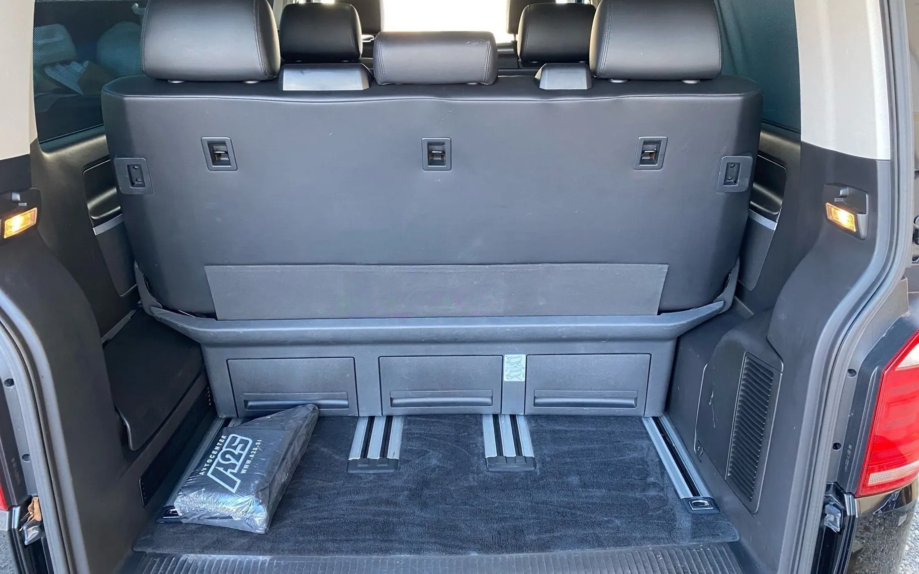 Notranja slika - Volkswagen Multivan - 2.0 TDI DSG Highline-Webasto-LED-Memory-Kljuka... - 12