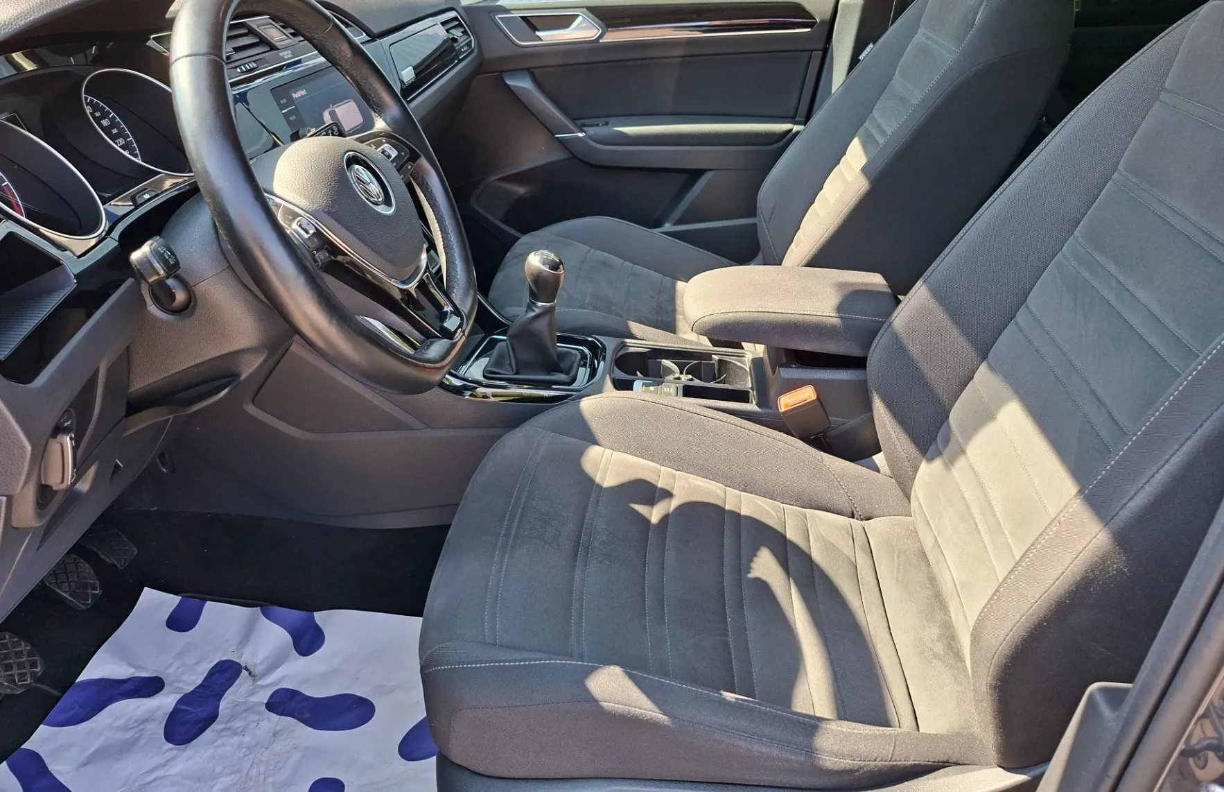 Zunanja slika - VW Touran - 2.0 TDI BMT R-Line Edition - 8