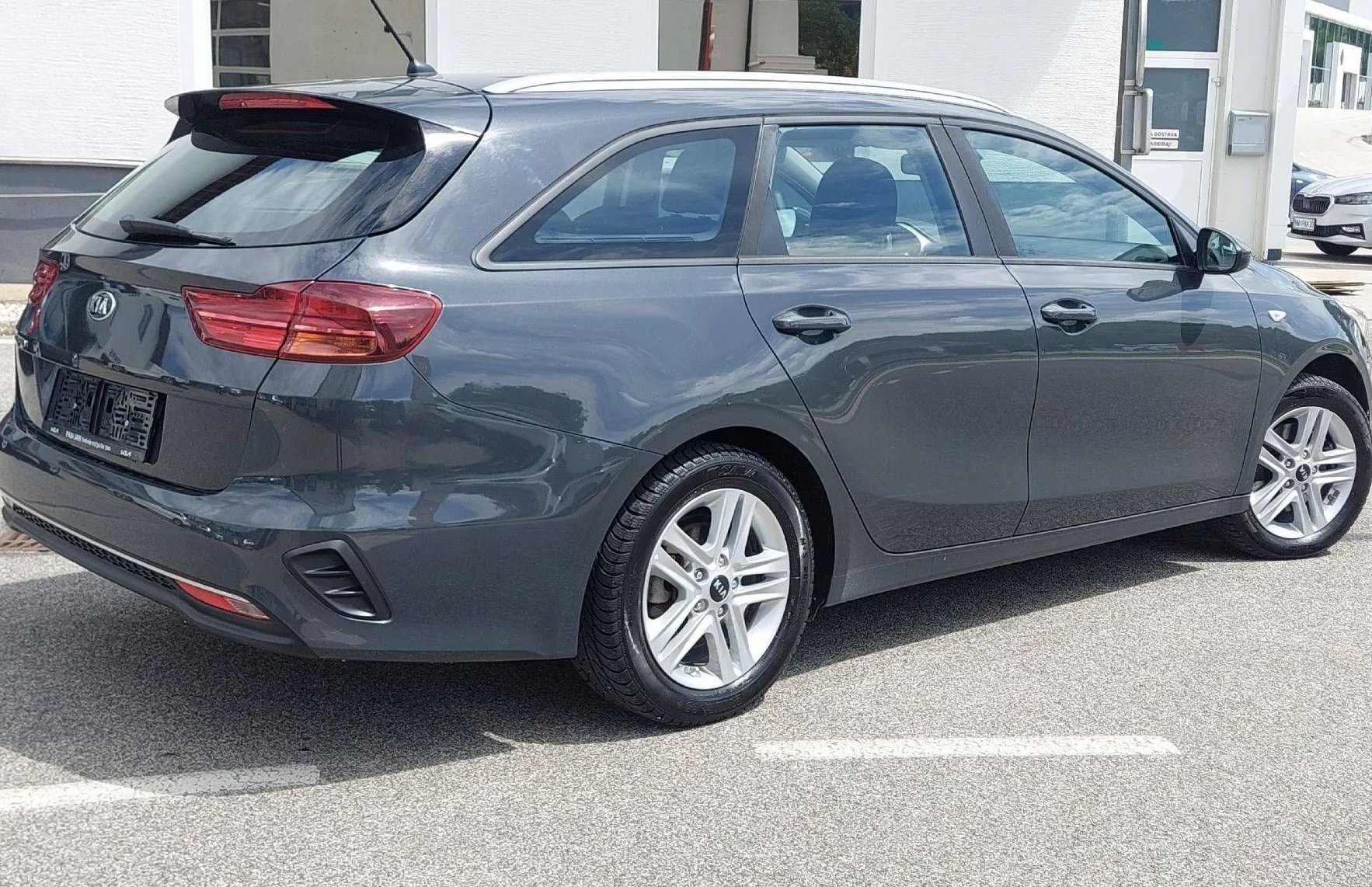 Zunanja slika - KIA Ceed - SW Dizelski 1.6 CRDi LX Urban - 3