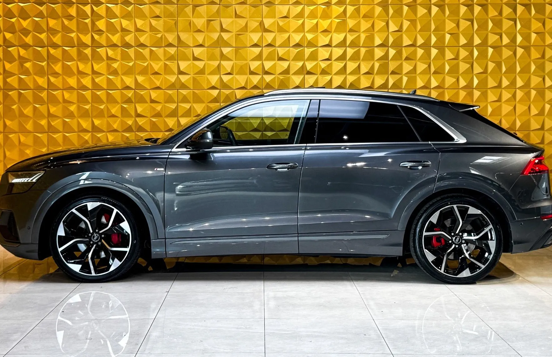 Zunanja slika - Audi Q8 - 50TDI Quattro SLine-4WS-ZRACNO-HLAJENJE-PAN-HEADUP - 5