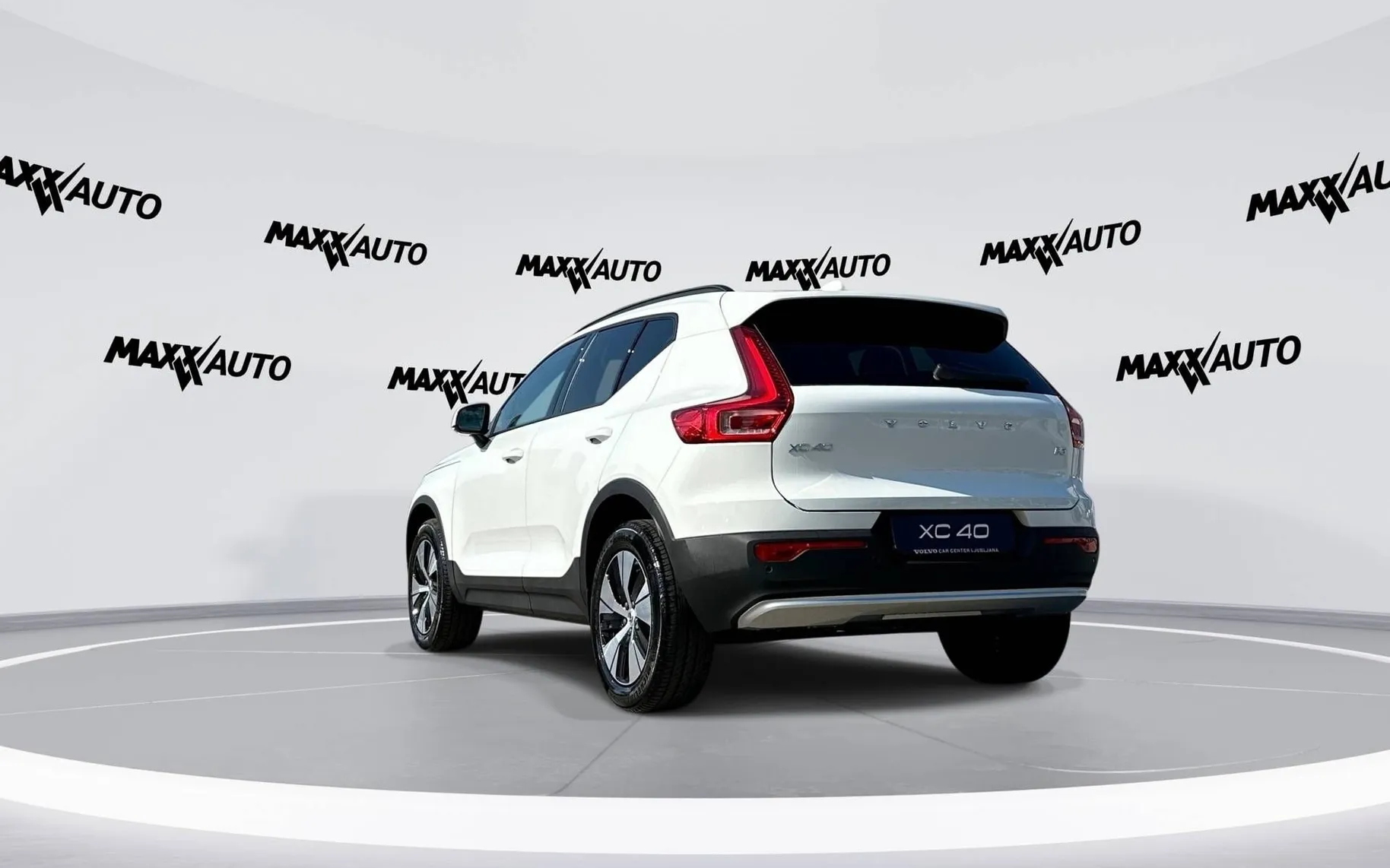 Notranja slika - Volvo XC40 - B3P Core Avt. - 7