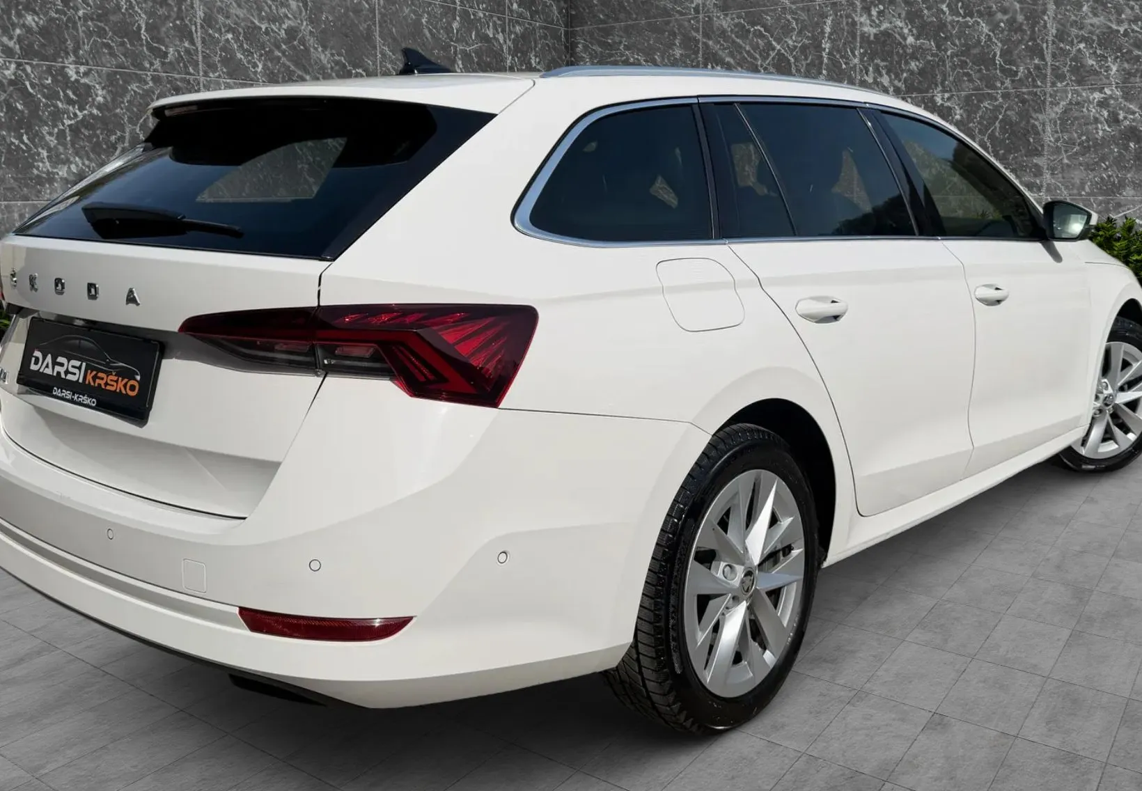 Zunanja slika - Škoda Octavia - 2.0TDI Style DSG 150PS MATRIX ACC PRIKLOP ALU17 - 2