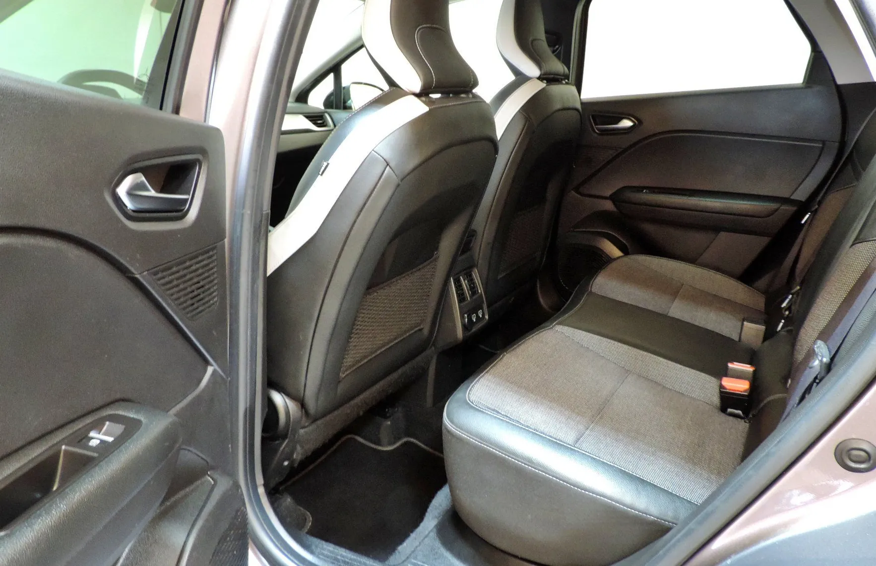 Zunanja slika - Renault Captur - TCe 90 Techno LED-KAMERA-KEYLESS - 10