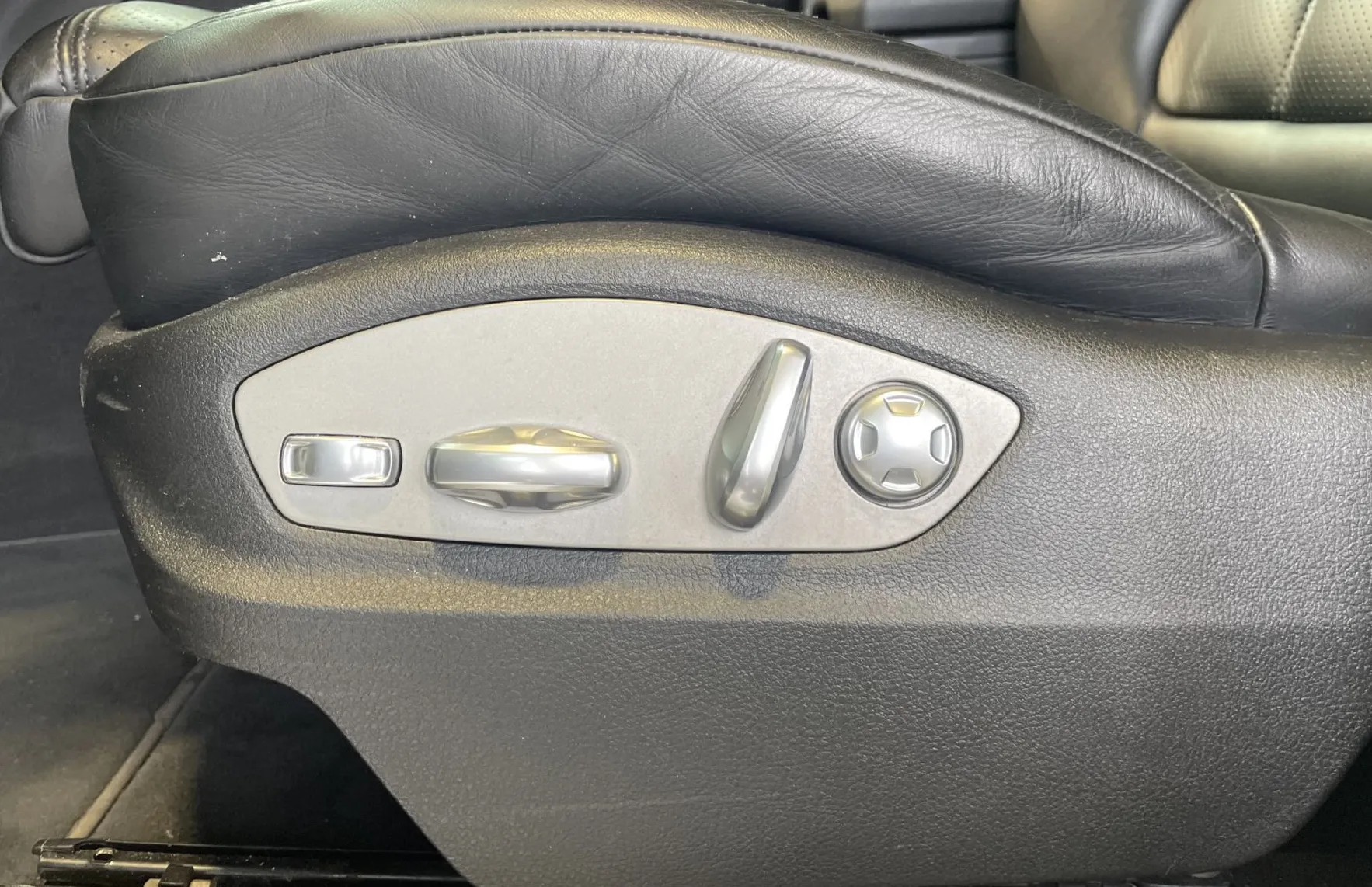 Zunanja slika - Porsche Macan - S-NAVIGACIJA-MEMORY-USNJE-BOSE-RADAR-KAMERA-LED-21 - 13