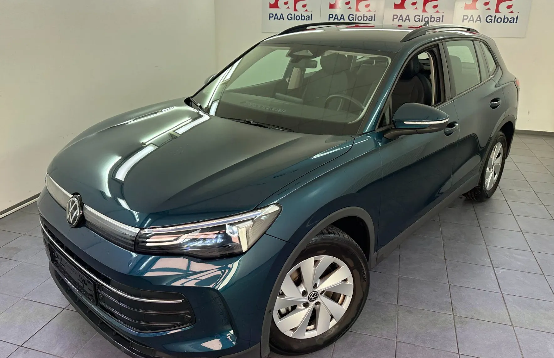 Zunanja slika - Volkswagen Tiguan - 2.0 TDI DSG Life 110kW.KAMERA.LED.ACC.2025.TOP - 1