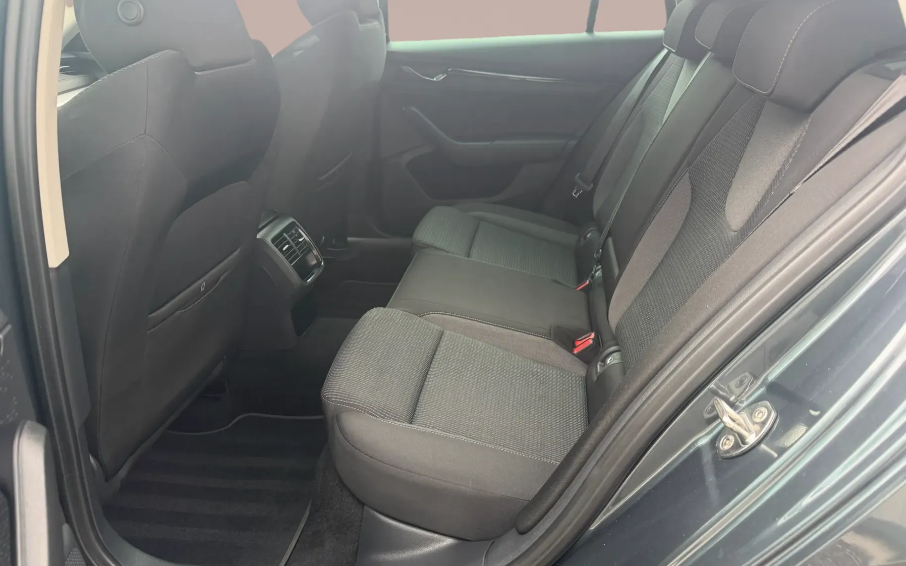 Zunanja slika - Škoda Octavia - Combi 2,0 TDI Style DSG - 12