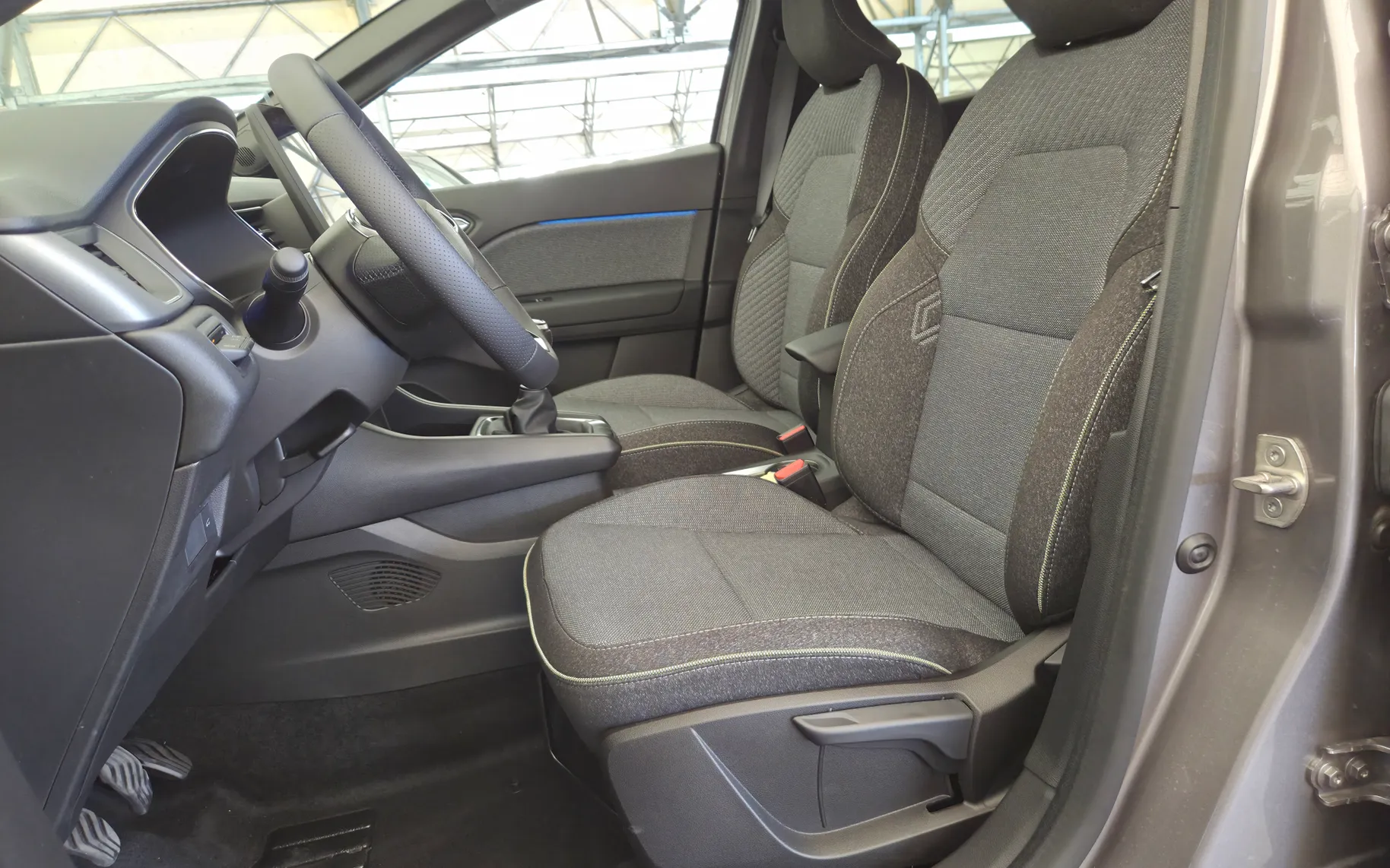 Zunanja slika - Renault Captur - Techno TCe 140 + Zimske gume+Servis - 13
