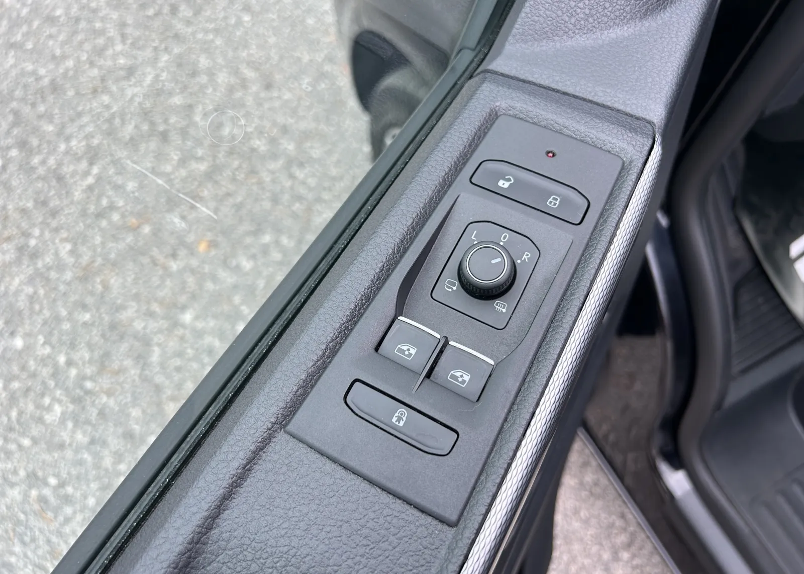 Zunanja slika - Volkswagen Multivan - T6.1 2,0 TDI KMR Highline DSG - 16