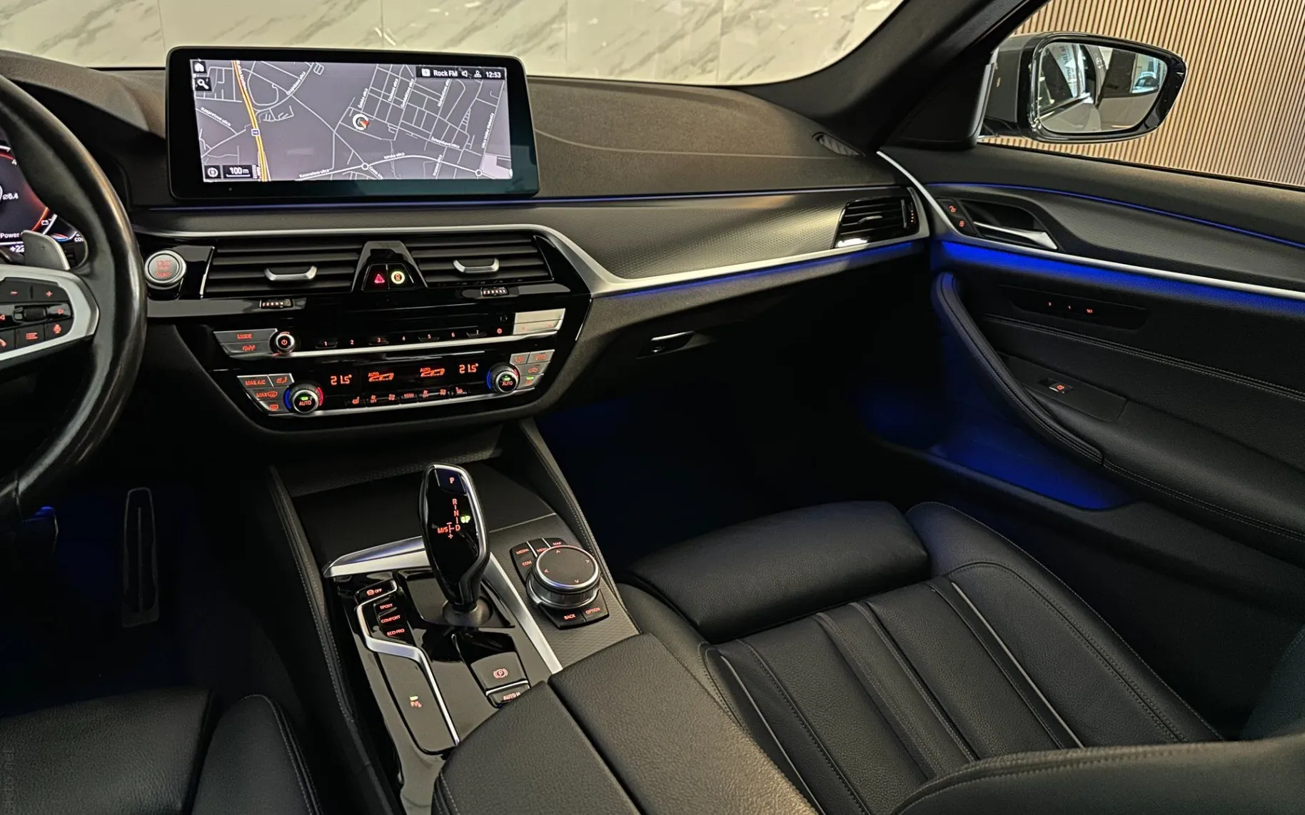 Notranja slika - BMW serija 5: - 520d |xDrive|M|Laser|ACC|Kamera|HUD|Memory|Gretje| - 12