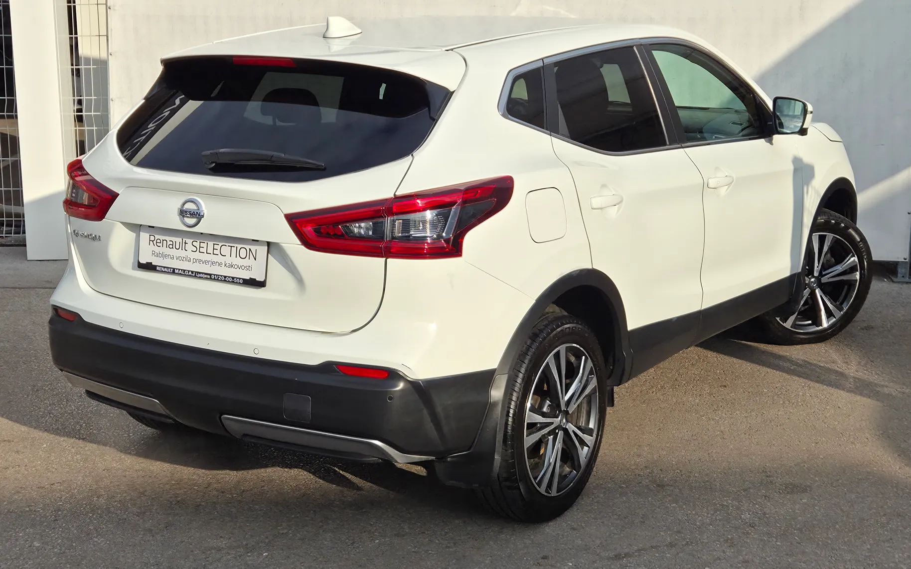 Zunanja slika - Nissan Qashqai - 1.2 DIG-T KAMERA 360 LANE ASSIST VSA ZGODOVINA LED - 4