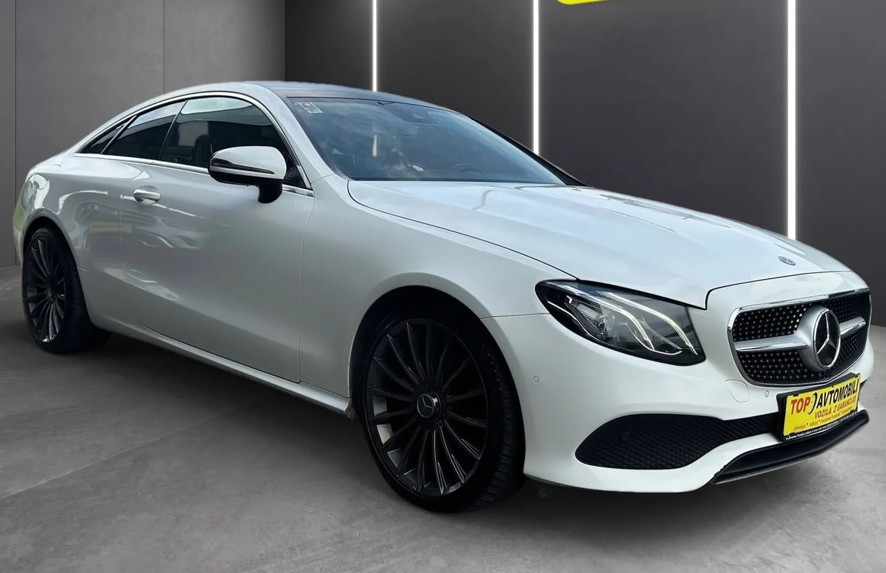 Zunanja slika - Mercedes-Benz E-Razred - COUPE 200 20COL AMG LED NAVI PDC TEM KAMERA TOP - 10