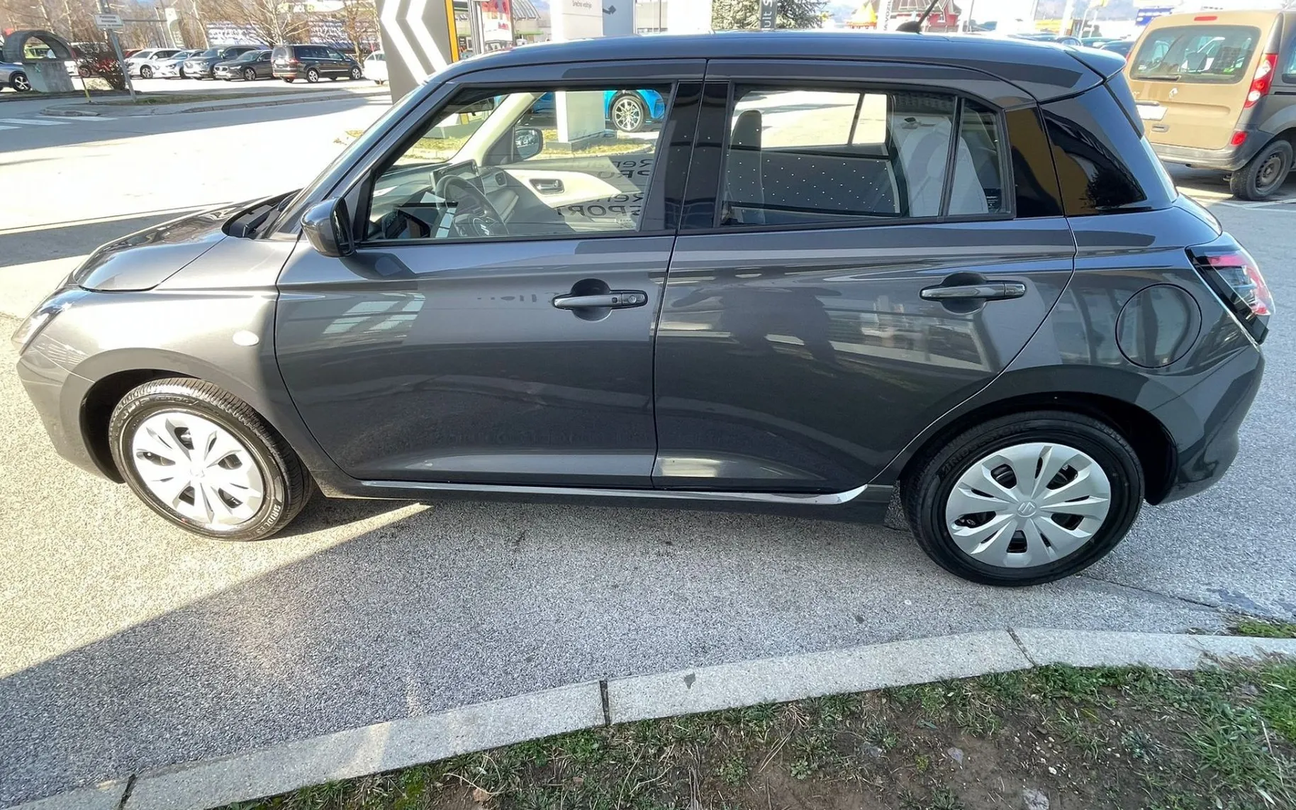 Zunanja slika - Suzuki Swift - 1.2 HIBRID COMFORT - 4