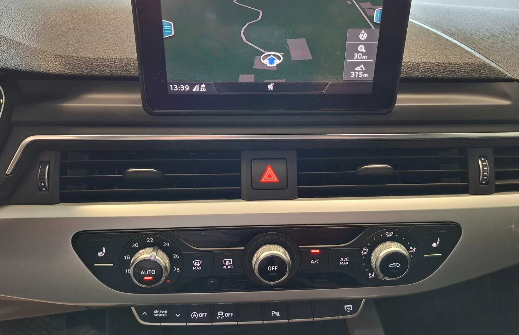 Zunanja slika - Audi A4 - Avant quattro 2.0 TDI-LED-NAVI-KAMER-PDC-VLEČNA-ODLIČEN- - 10